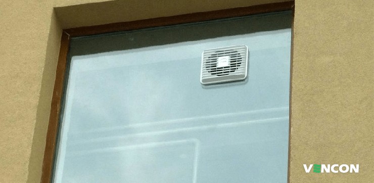 Реверсивний вентилятор у вікні