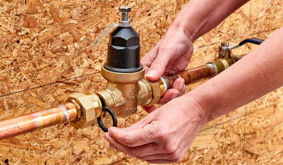 Монтаж редуктора давления воды: безопаснее и надежнее выполнять с помощью специалиста