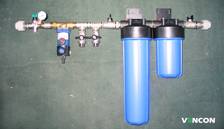 Хорошие фильтры для воды из скважины. Магистральный фильтр для очистки воды из скважины. Магистральный фильтр для воды из колодца. Фильтр для воды скважины извести очистки. Магистральный фильтр для воды от извести.