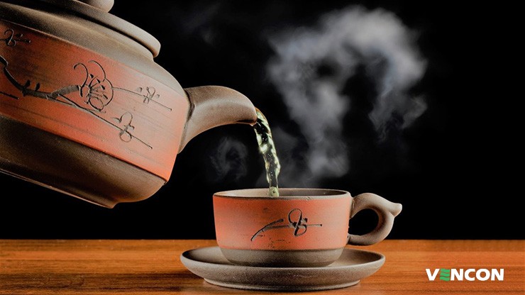 При приготуванні чаю воду можна кип'ятити