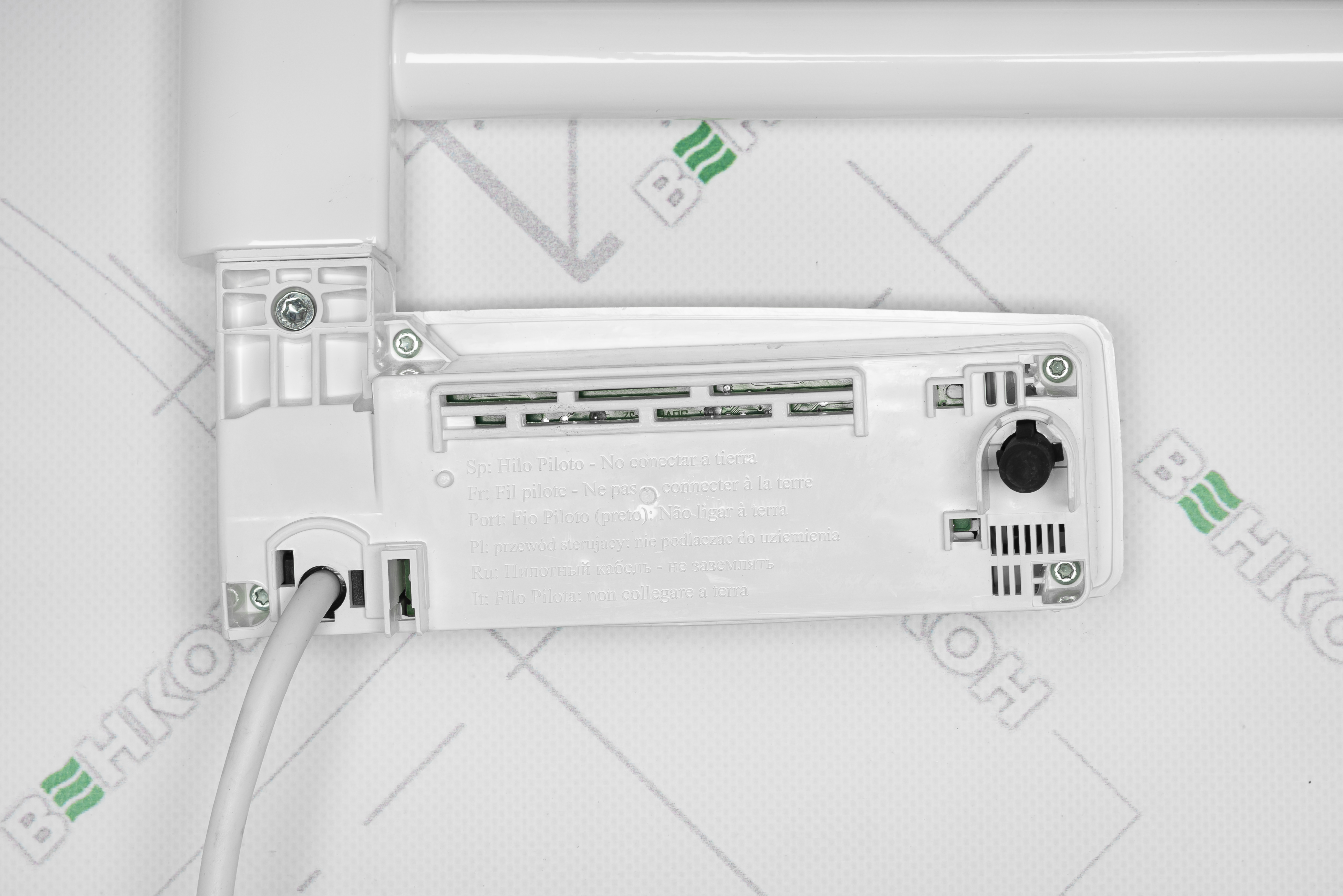 Полотенцесушитель Atlantic 2012 Straight White 500W Plug обзор - фото 8