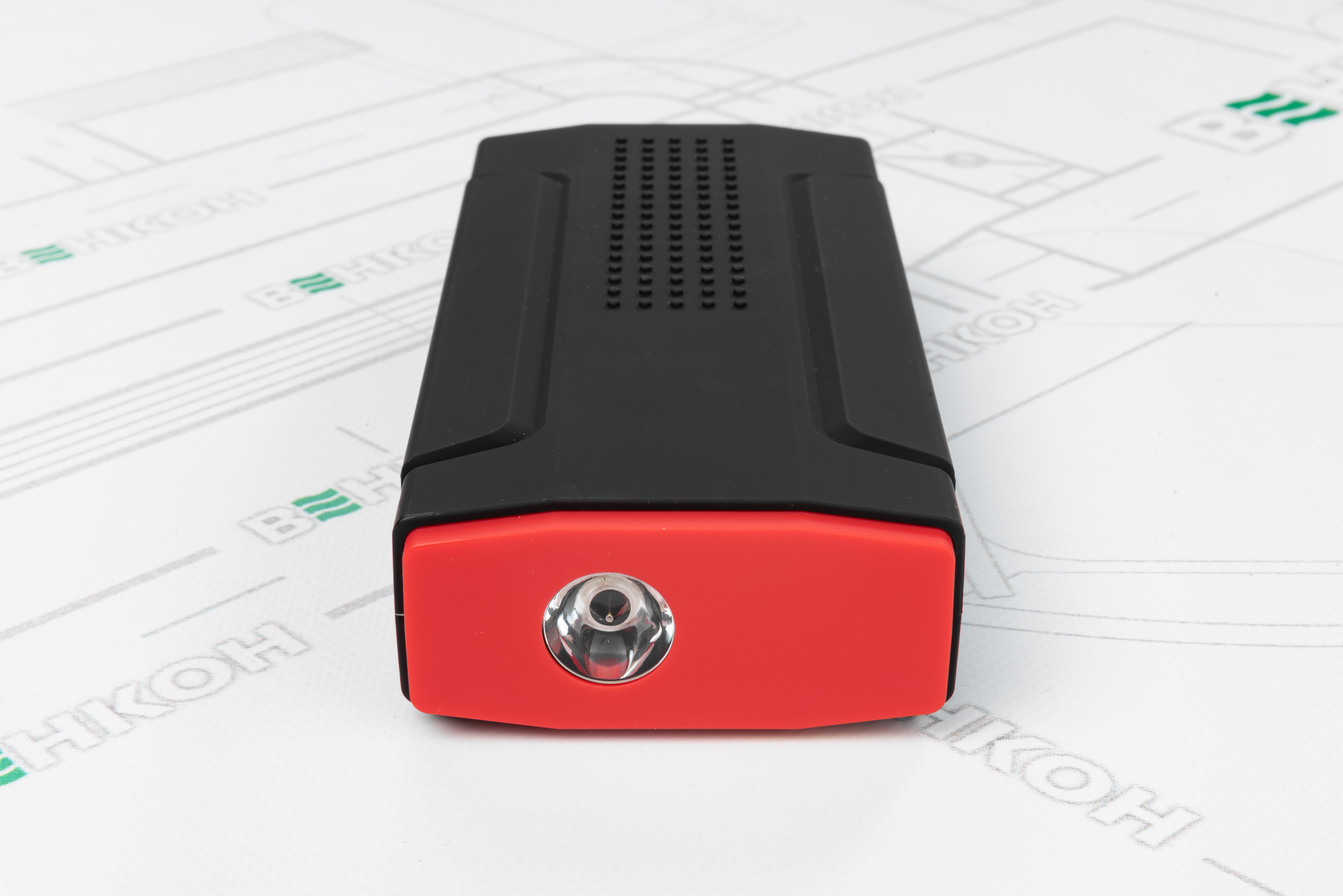 Бустер 4smarts 13800mAh Jump Starter Ignition with Torch black/red (954391) характеристики - фотография 7
