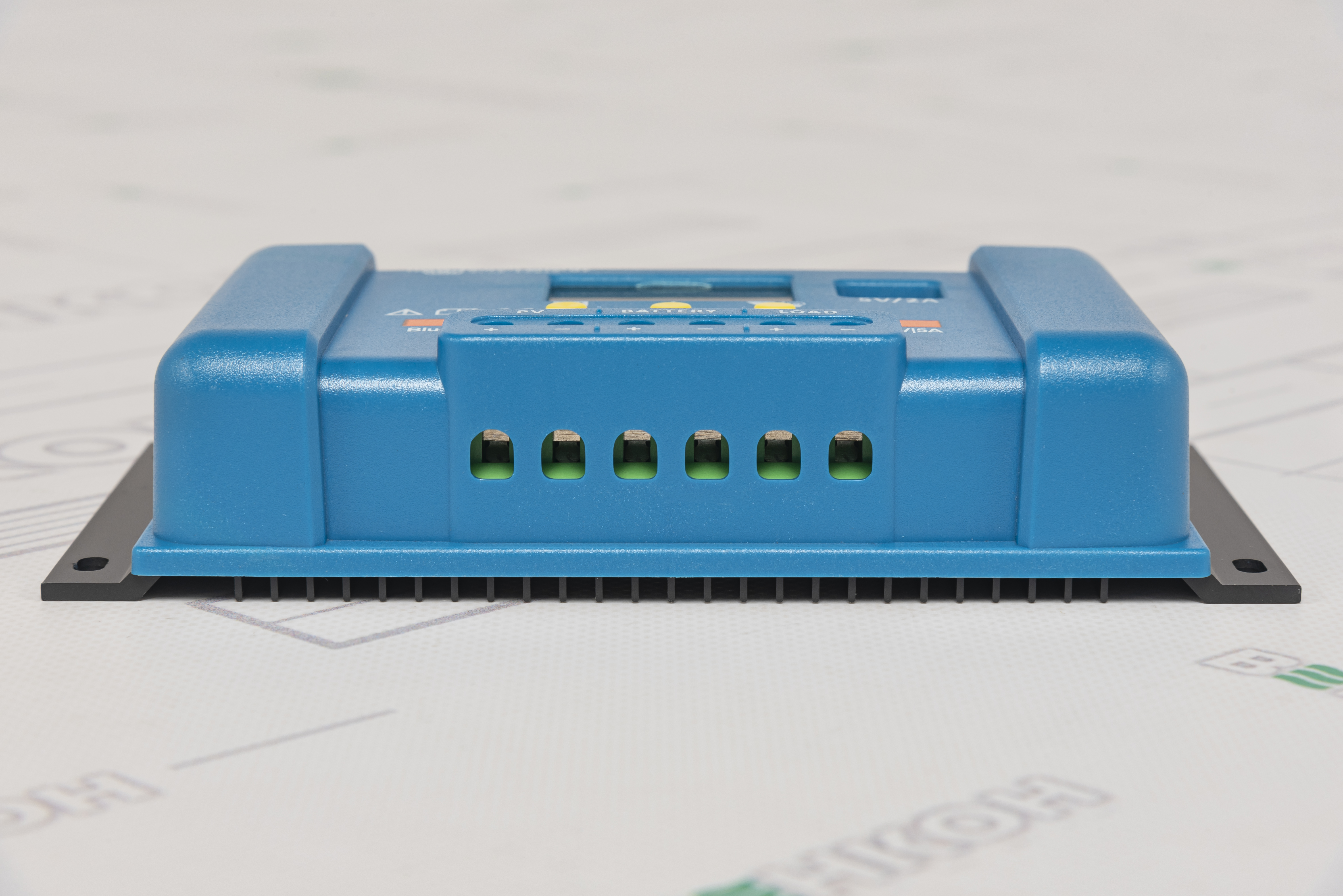 в продаже Контроллер заряда Victron Energy BlueSolar PWM-LCD&USB 12/24V-5A (5А, 12/24 В) - фото 3