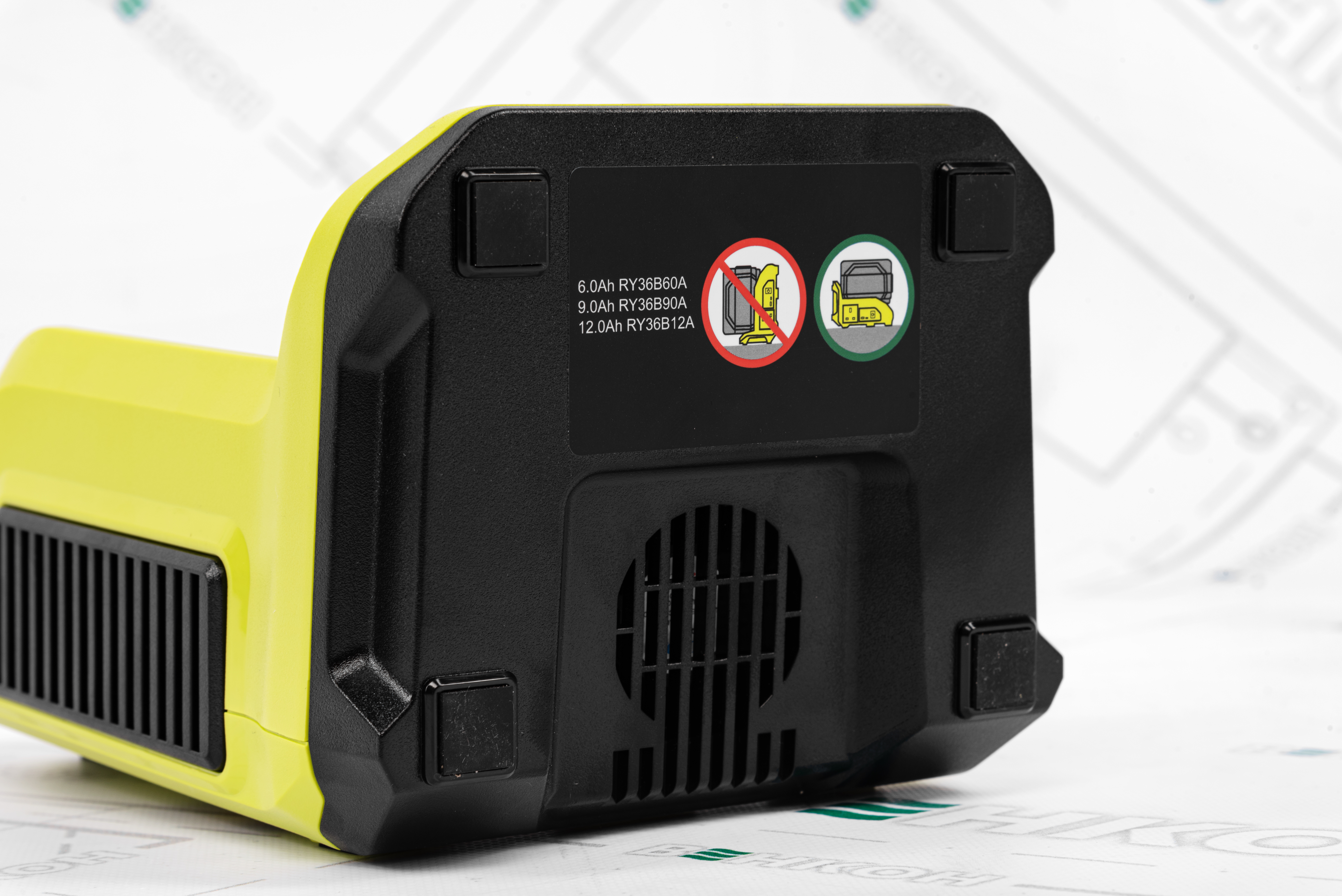 Портативна зарядна станція Ryobi MAX POWER 288 Вт*Год. FAST charge (RY36BI300A-0+RY36C60A+RY36B40B-2шт) огляд - фото 11