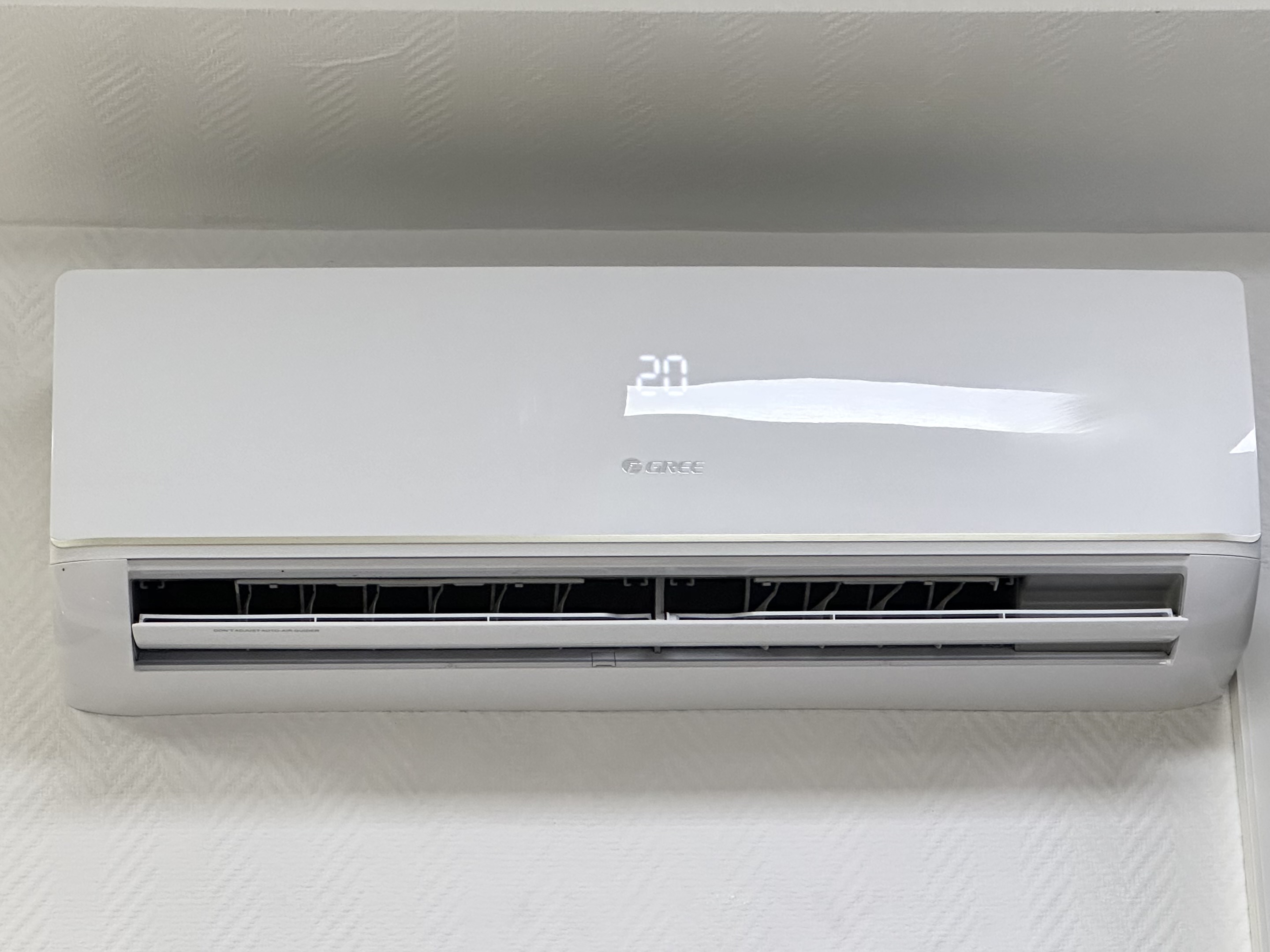 Фото  от покупателя Нина к товару Gree Bora Inverter R-32 GWH09AAB-K6DNA5C WI-FI