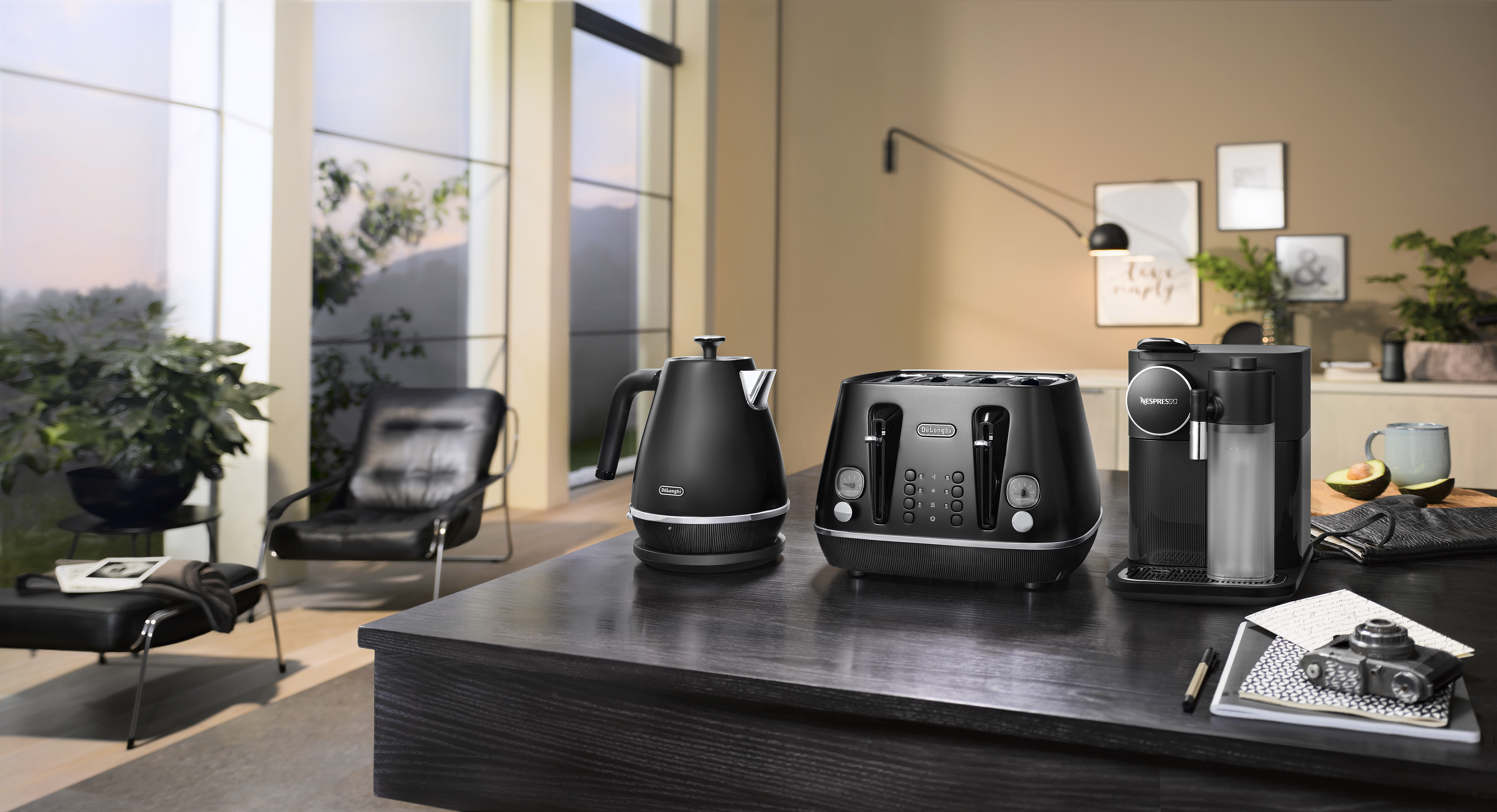 De'Longhi KBIN 2001. W - Electric Kettle