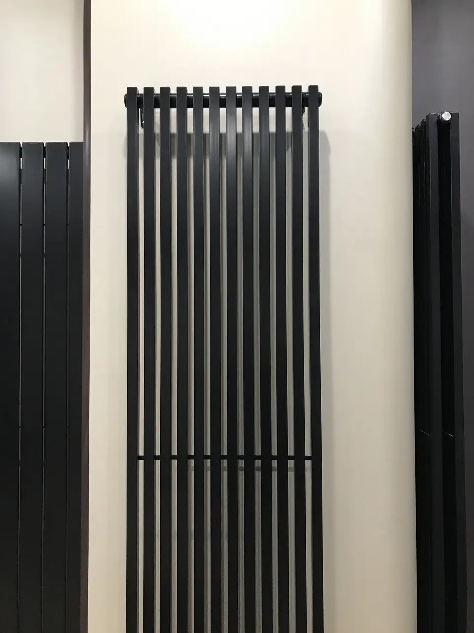 Радиатор для отопления Betatherm QUANTUM 1 H-1800мм, L-405мм (BQ 1180/10 9005М 99) характеристики - фотография 7