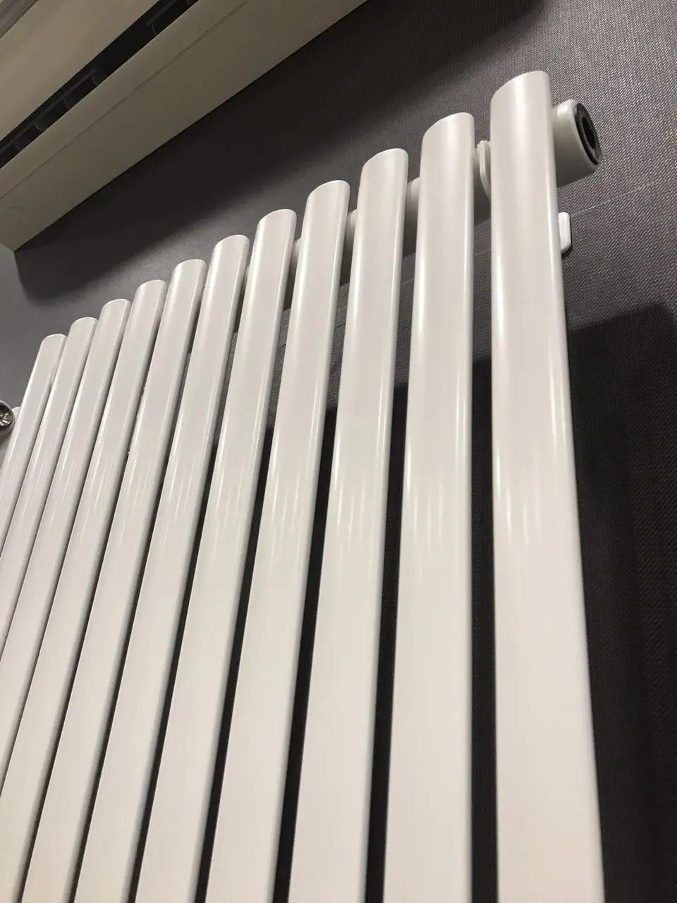Радиатор для отопления Betatherm ELIPSE 1 1800*445 (BCV1180/11 9016M 99) внешний вид - фото 9