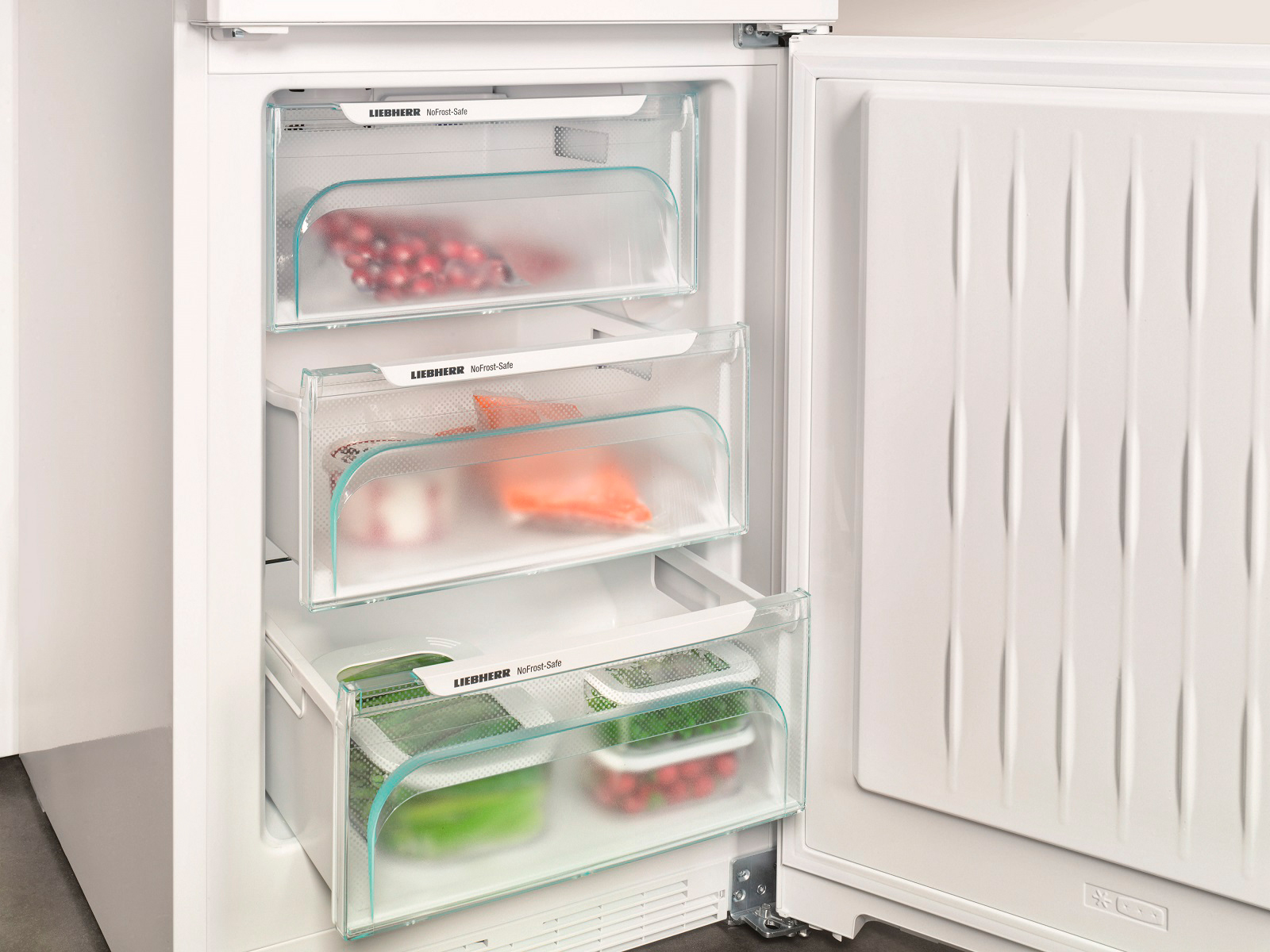 огляд товару Холодильник Liebherr CBNef 5735 - фотографія 12
