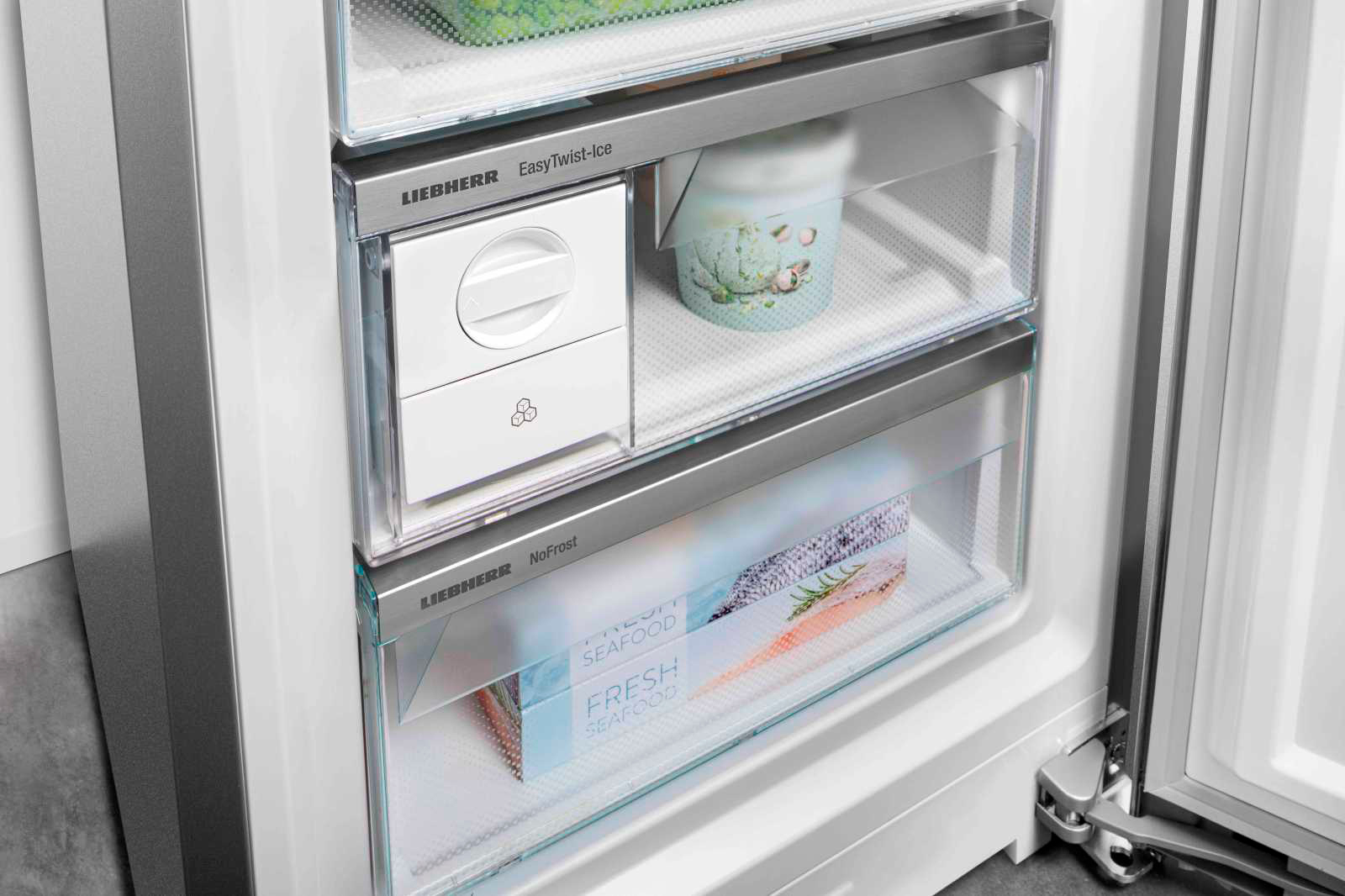 обзор товара Холодильник Liebherr CBNsdc 5753 - фотография 12