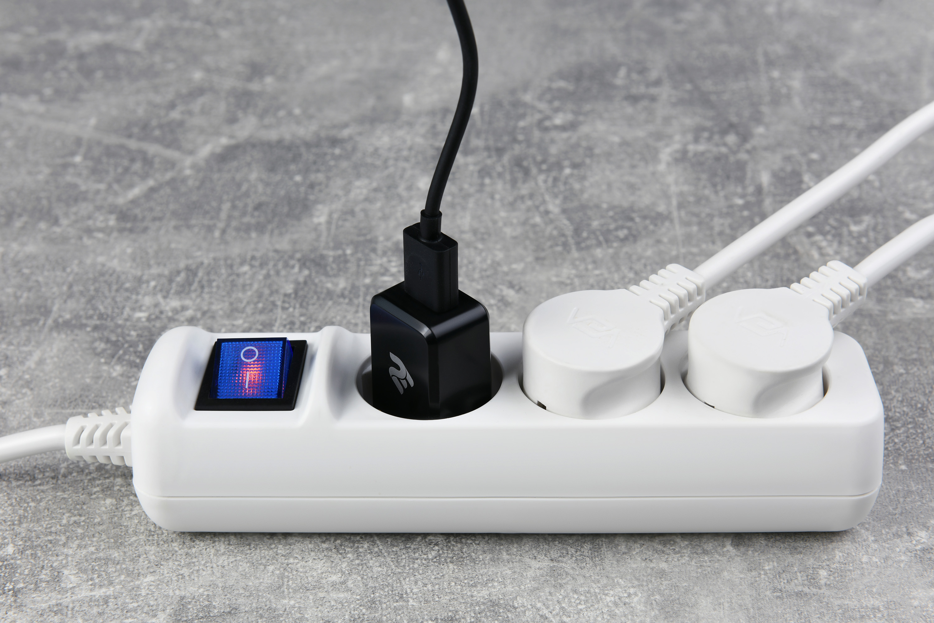 в продаже Сетевой удлинитель 2E 3XSchuko с выключателем, 3G*1.5 мм, 1.5м, white (U03ESM1) - фото 3
