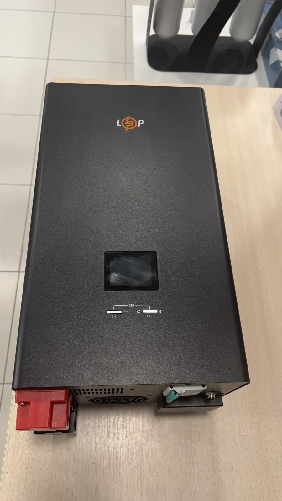 Источник бесперебойного питания LogicPower LPE-W-PSW-3600VA+ (2500Вт) 1-50A (19410) Уценка цена 11013 грн - фотография 2