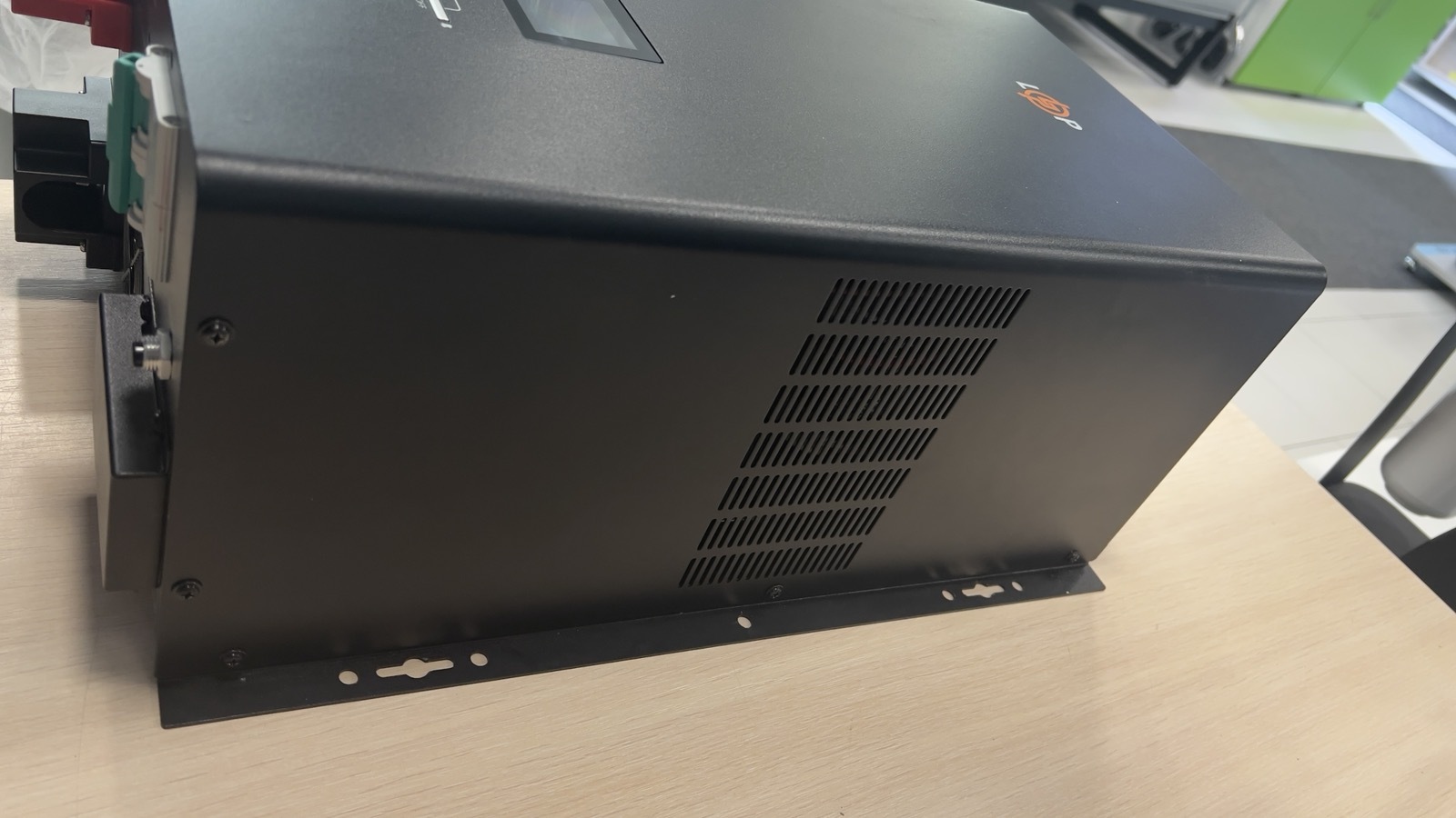 Источник бесперебойного питания LogicPower LPE-W-PSW-3600VA+ (2500Вт) 1-50A (19410) Уценка отзывы - изображения 5