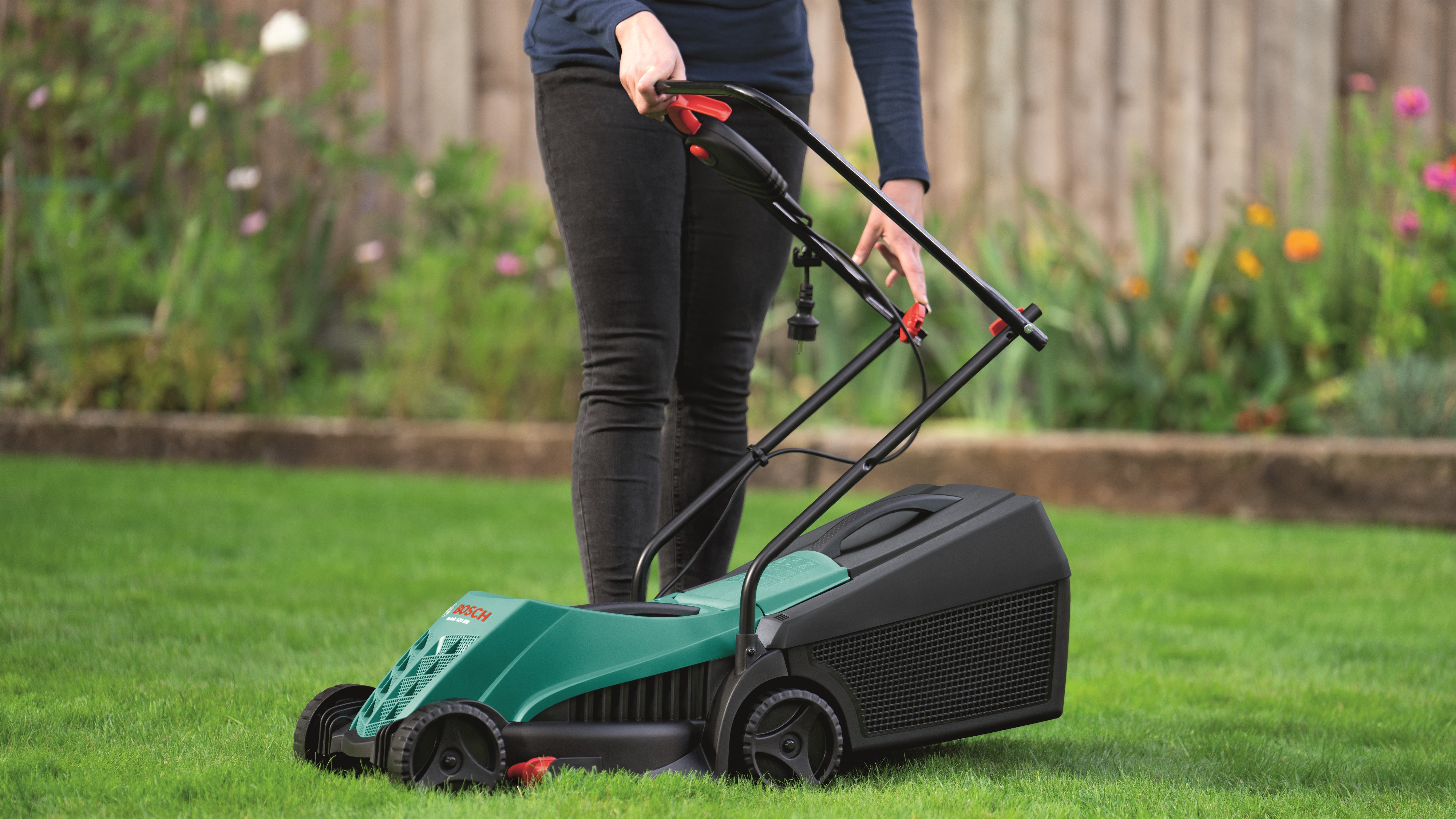 продаємо Bosch Rotak 320 ER WEEU (1.2 кВт, 320 мм) (06008A600A) в Україні - фото 4