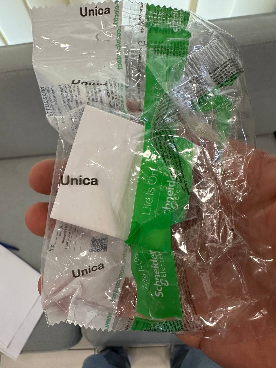 Вимикач Schneider Electric Unica New (NU320118) уцінка ціна 80 грн - фотографія 2