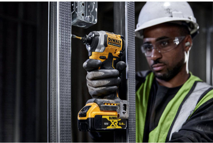 Шуруповерт Dewalt DCF850P2T внешний вид - фото 9