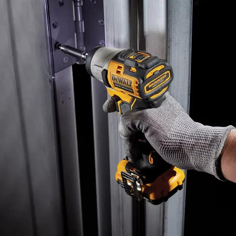 Набор инструментов Dewalt DCK2110L2T обзор - фото 8