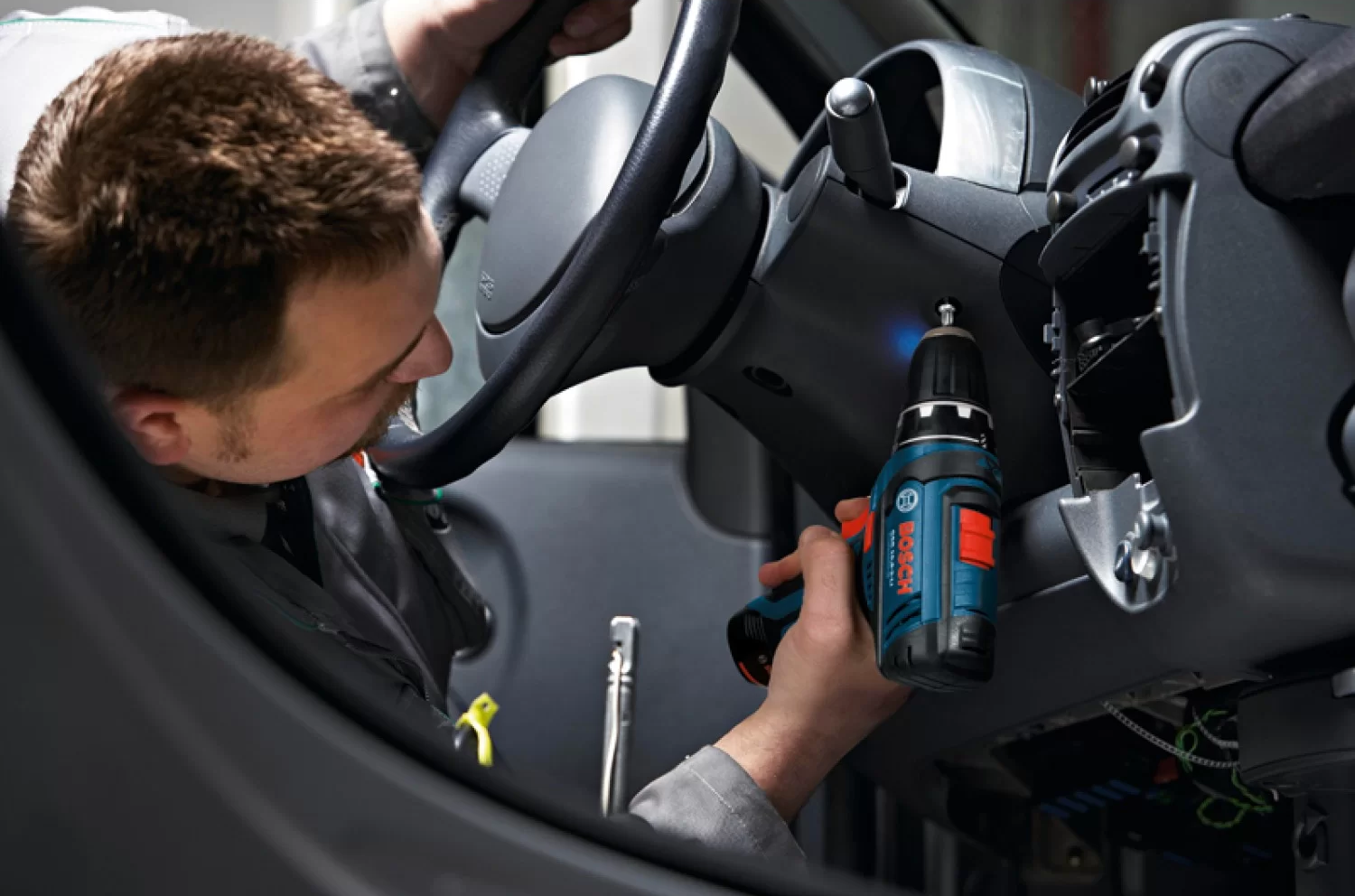 Набор инструментов Bosch GDR 120-LI + 2xGBA 12V/2.0Ah (06019G8023) инструкция - изображение 6