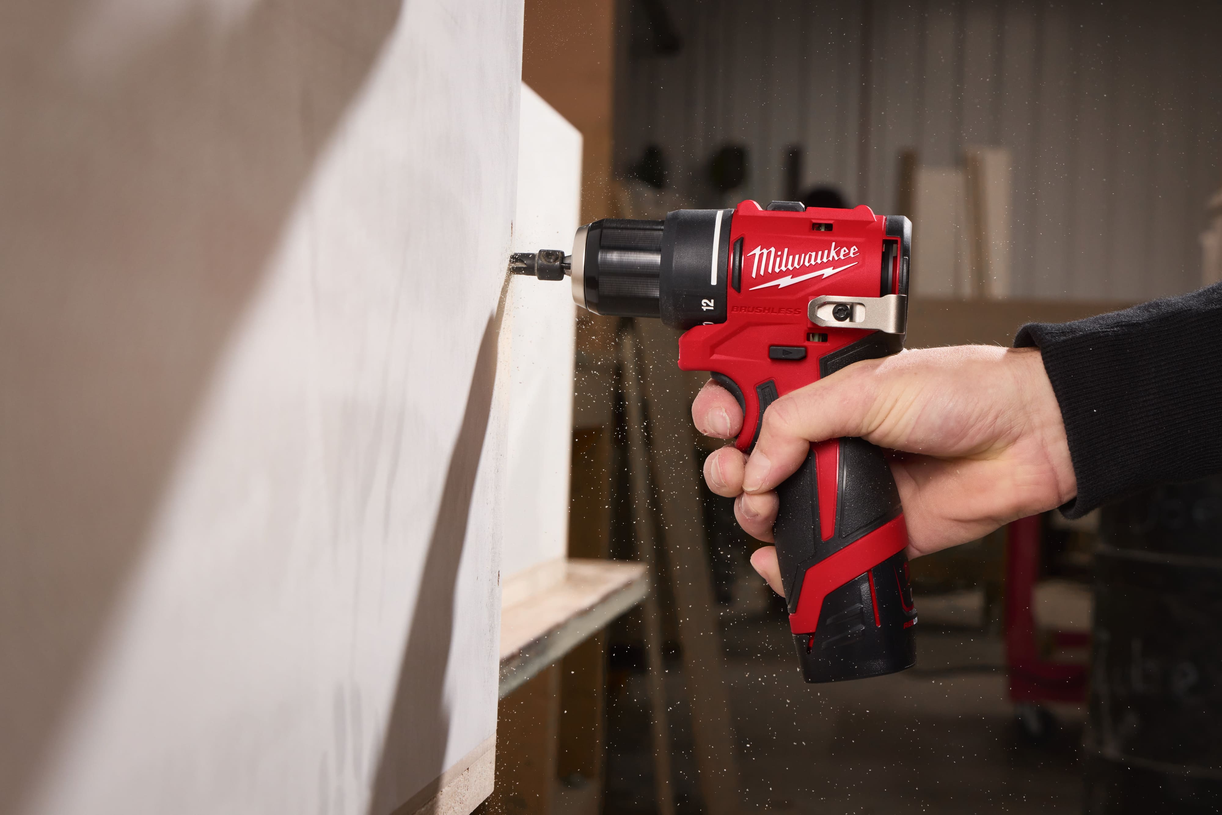 огляд товару Дриль-шурупокрут Milwaukee M12 BLDDRC-202С (4933499686) - фотографія 12