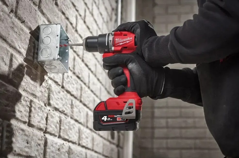 Дрель-шуруповерт Milwaukee M18 BLDDRC-402C (4933492834) цена 13065 грн - фотография 2