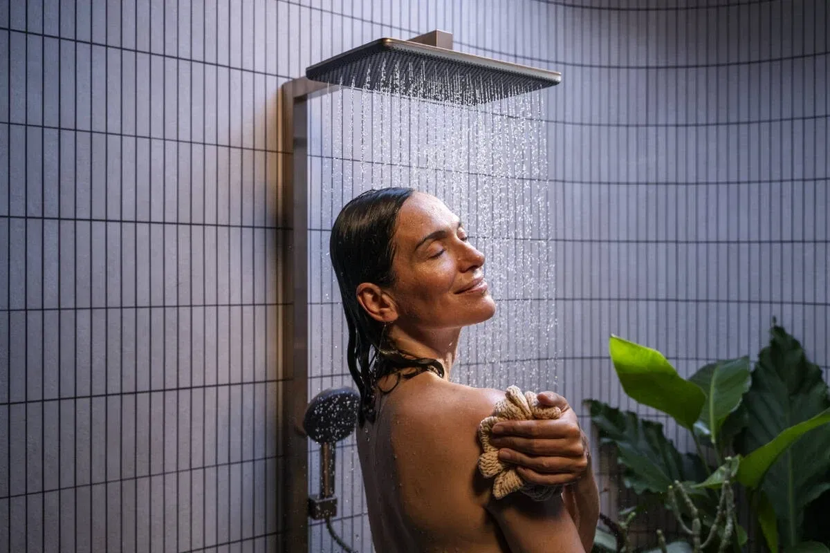 Душова система Hansgrohe Raindance Alive Q 340/210 2jet ShowerSelect Comfort Brushed Bronze 24590140 огляд - фото 8