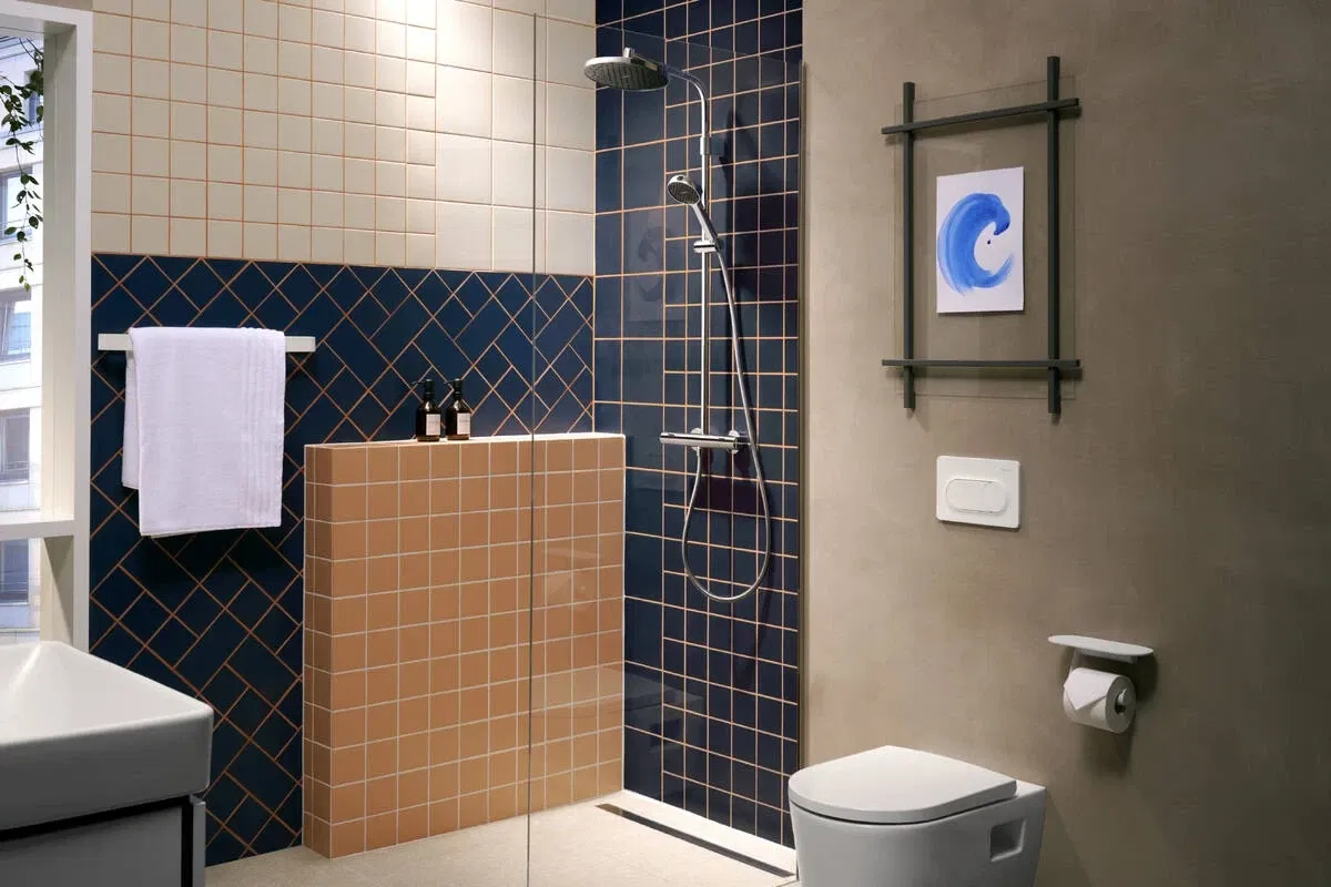 Душевая система Hansgrohe Activera S 240 1jet EcoSmart Ecostat Fine Varia Matt Black 28078670 внешний вид - фото 9