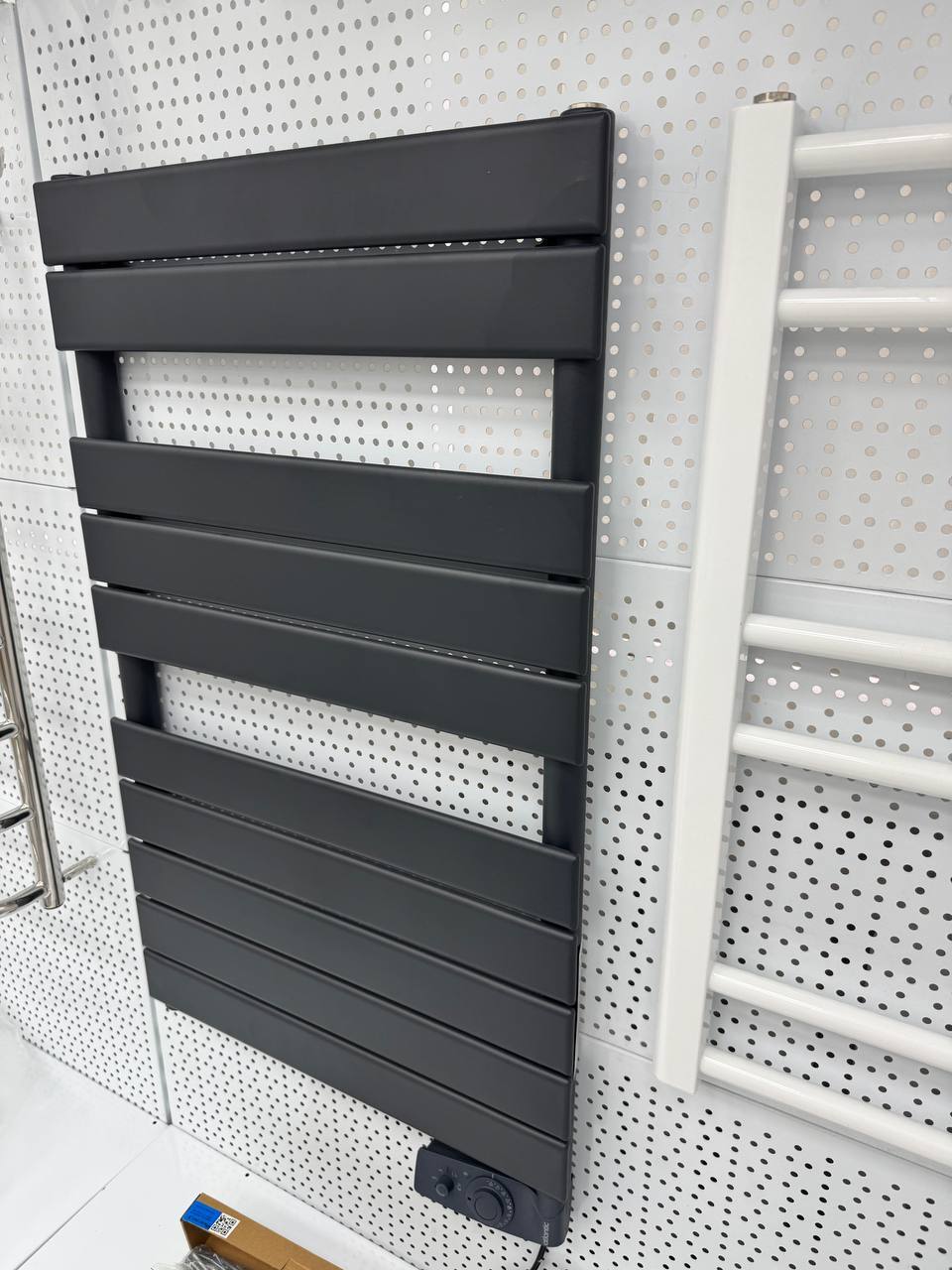 Полотенцесушитель Atlantic Adelis Anthracite 500 (Уценка) цена 5819 грн - фотография 2