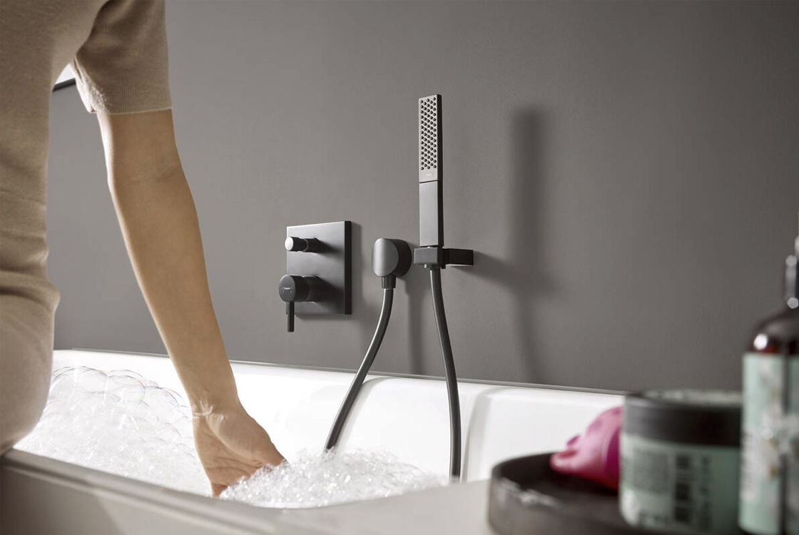 Ручной душ Hansgrohe Rainfinity EcoSmart Matt Black 26867670 цена 7852 грн - фотография 2