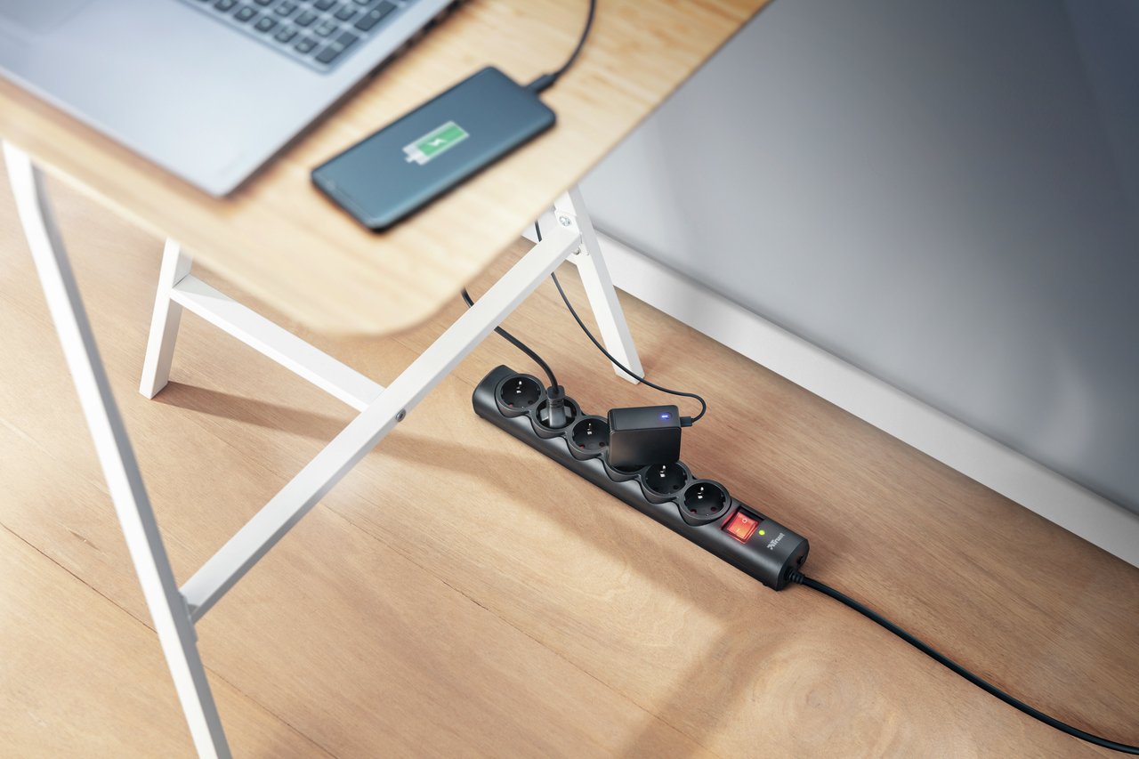 Мережевий фільтр Trust Surge Guard 6 розеток, 1.8 м, Black (21059) відгуки - зображення 5