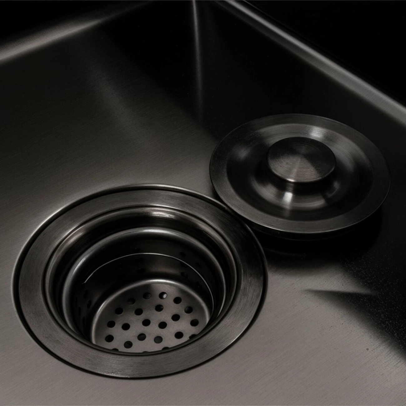 Кухонная мойка Valeso Handmade CM 78x50 L PVD черная отзывы - изображения 5