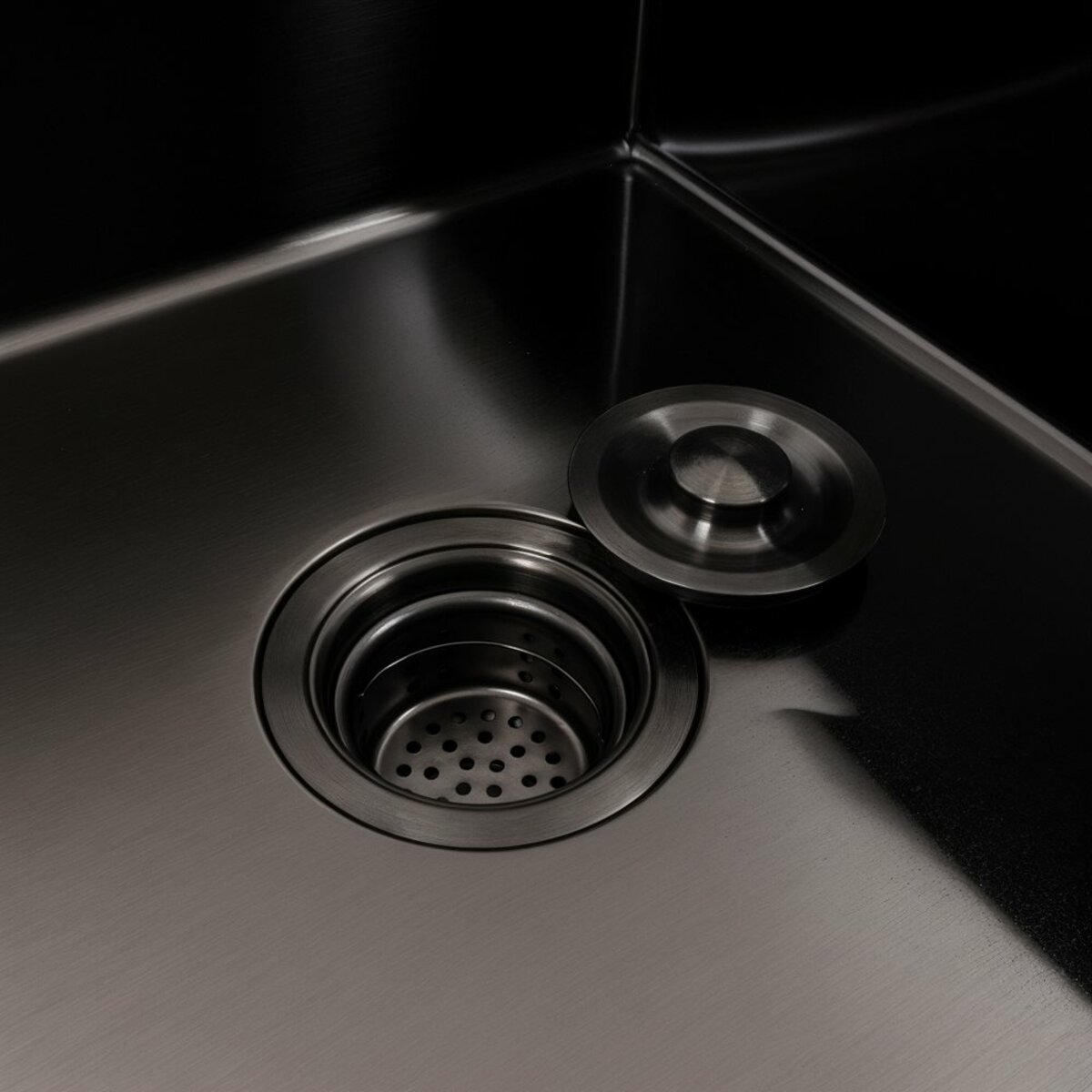 Кухонна мийка Valeso Handmade CM 65x50 R PVD чорна відгуки - зображення 5