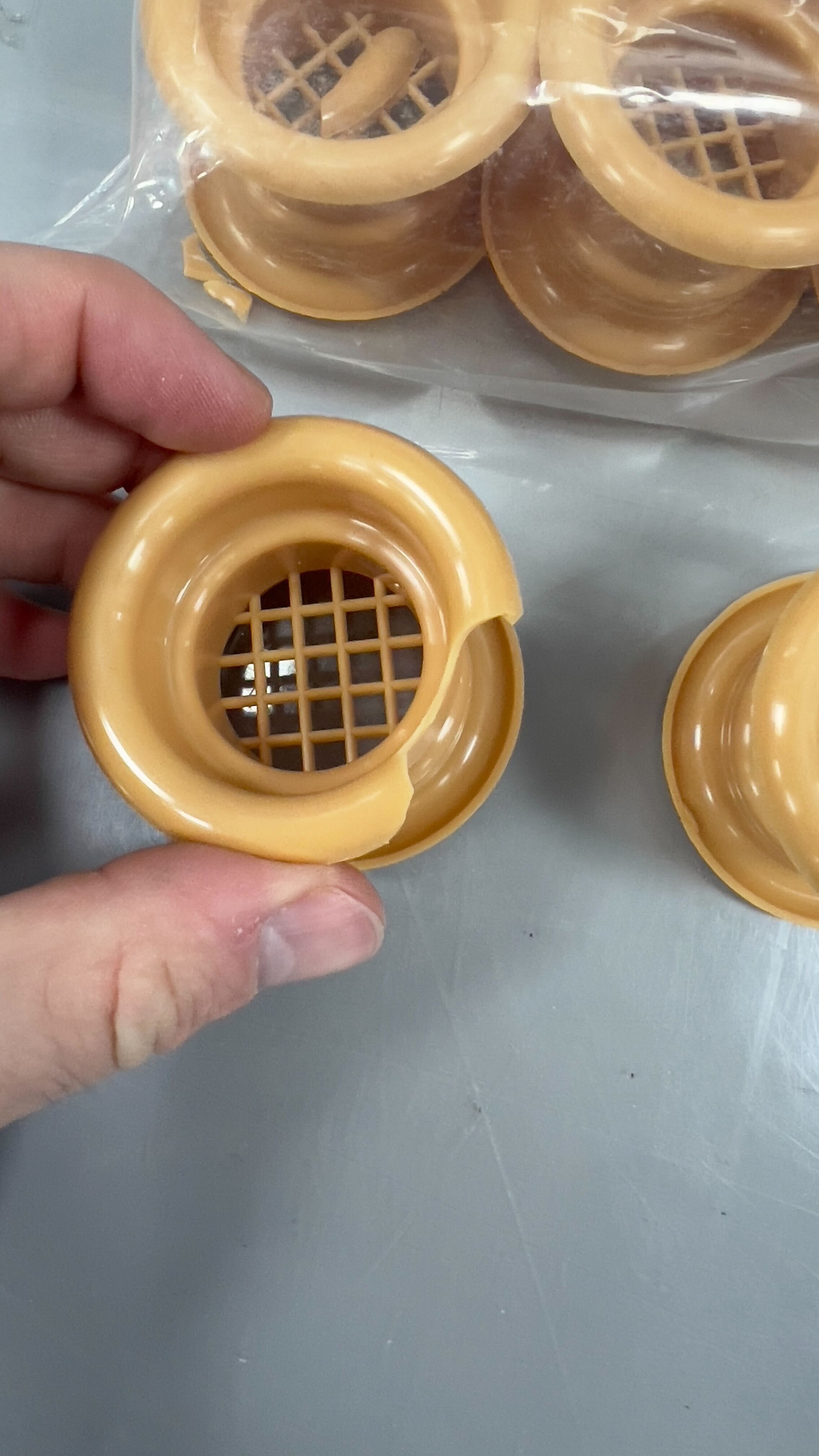 Решетка вентиляционная AirRoxy втулка дверная 6шт. bright biege (02-116) уценка цена 93 грн - фотография 2