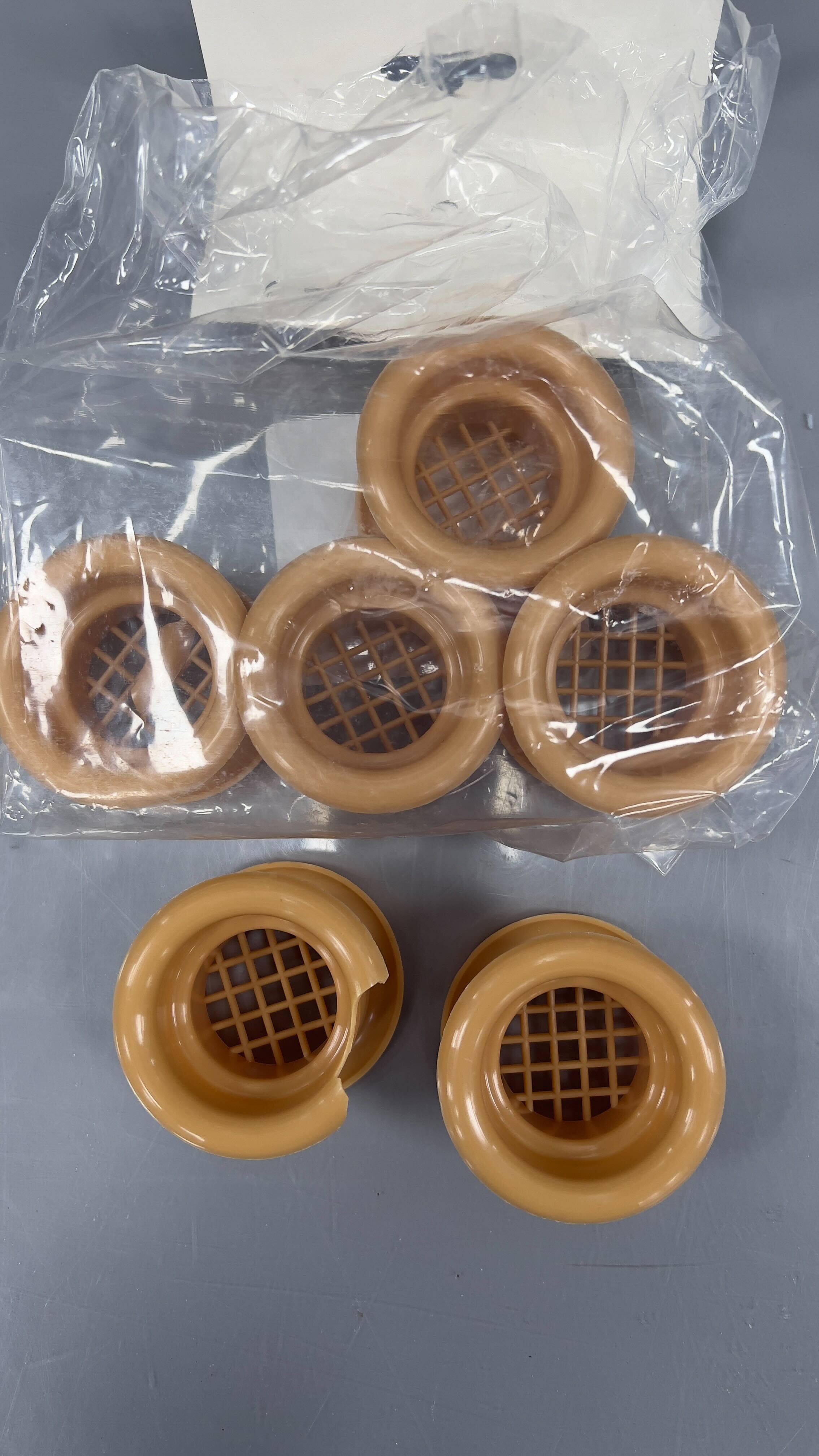 в продаже Решетка вентиляционная AirRoxy втулка дверная 6шт. bright biege (02-116) уценка - фото 3