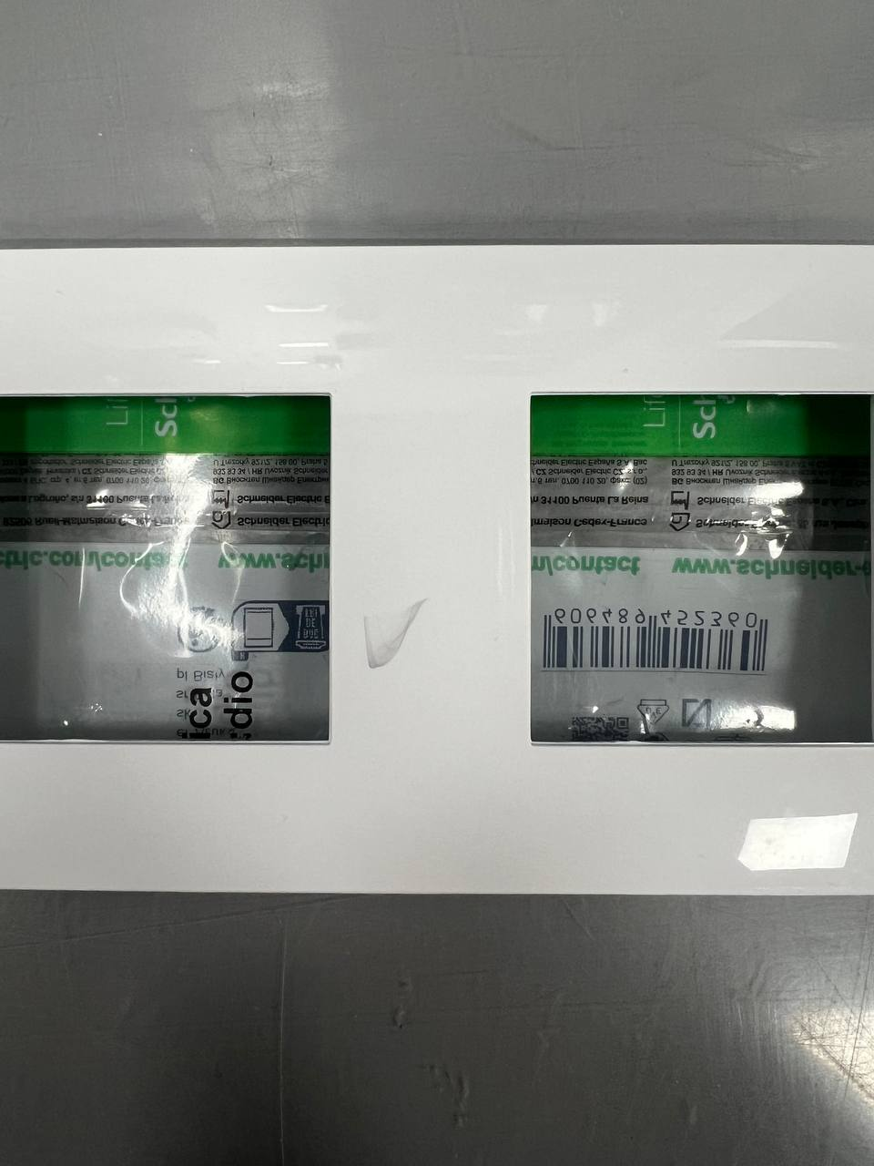 в продажу Рамка для розетки Schneider Electric Unica Studio NU200418 уцінка - фото 3