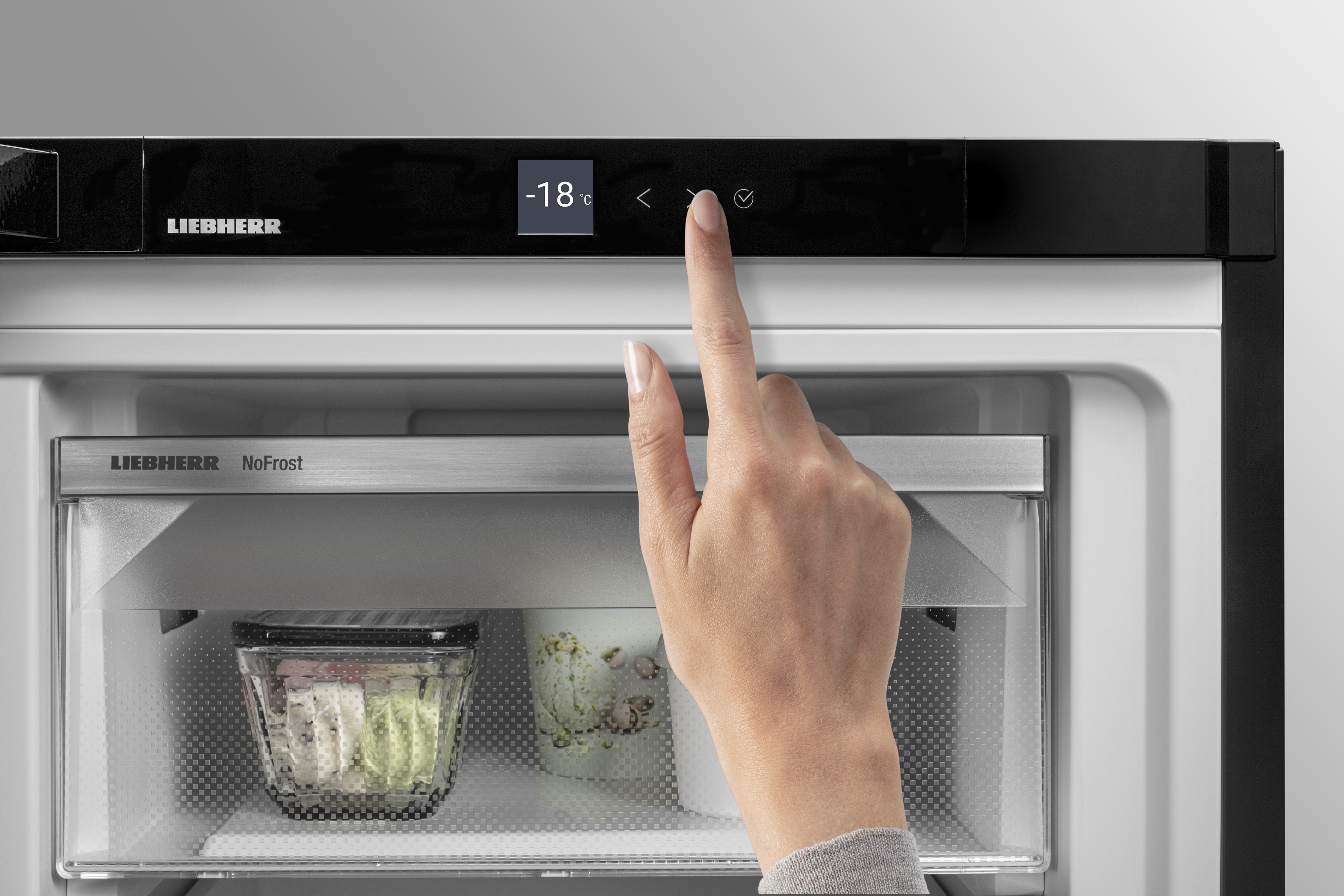Морозильна камера Liebherr SFNsfd 5227 огляд - фото 11