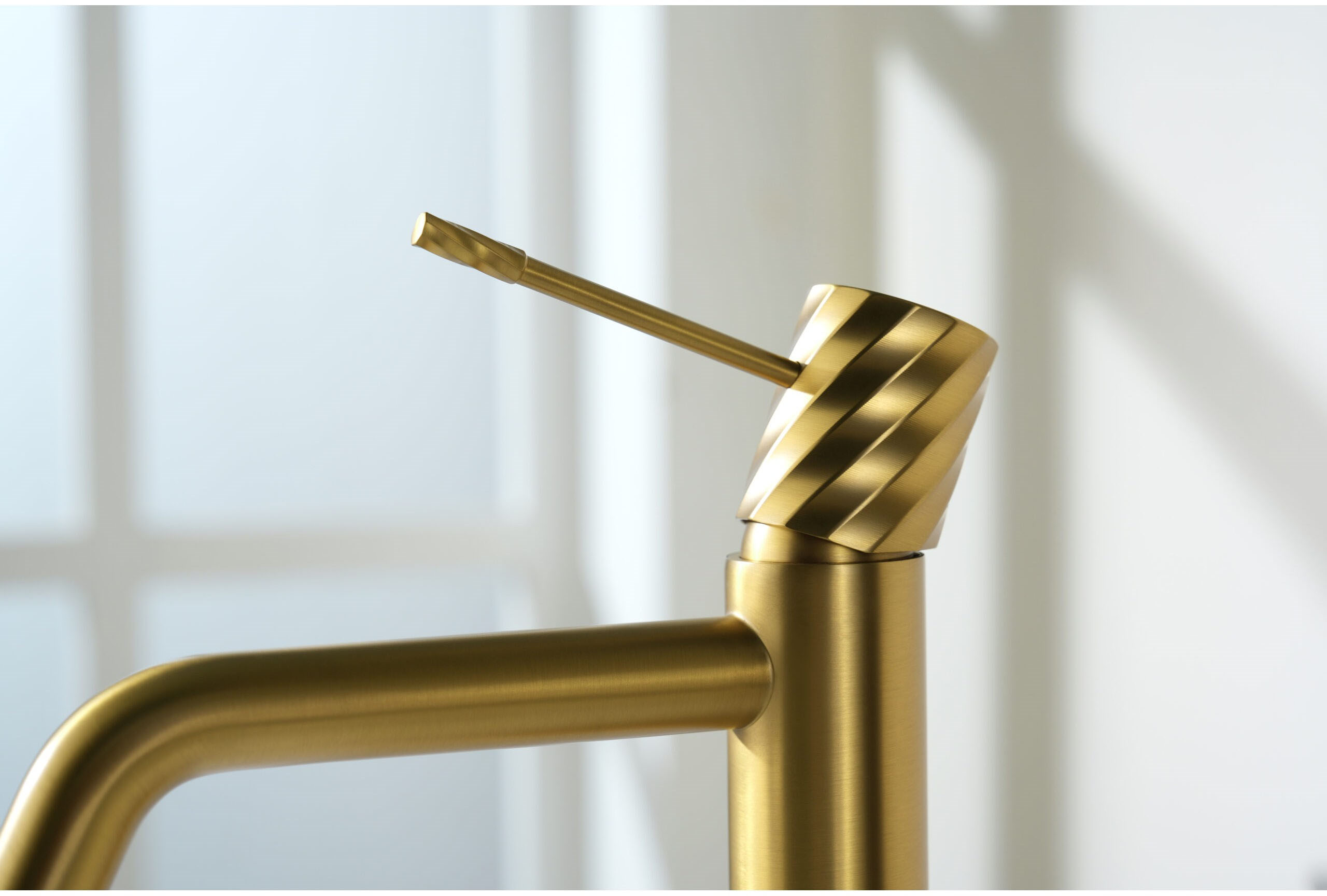 в продаже Смеситель для умывальника Imex Bless Brushed Gold BDB063-1OC - фото 3