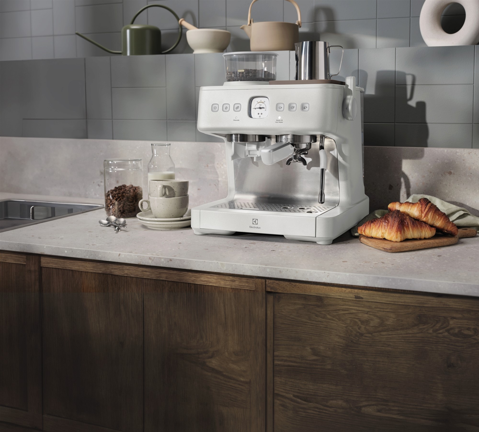 Ковефарка Electrolux E8EC1-8SW внешний вид - фото 9