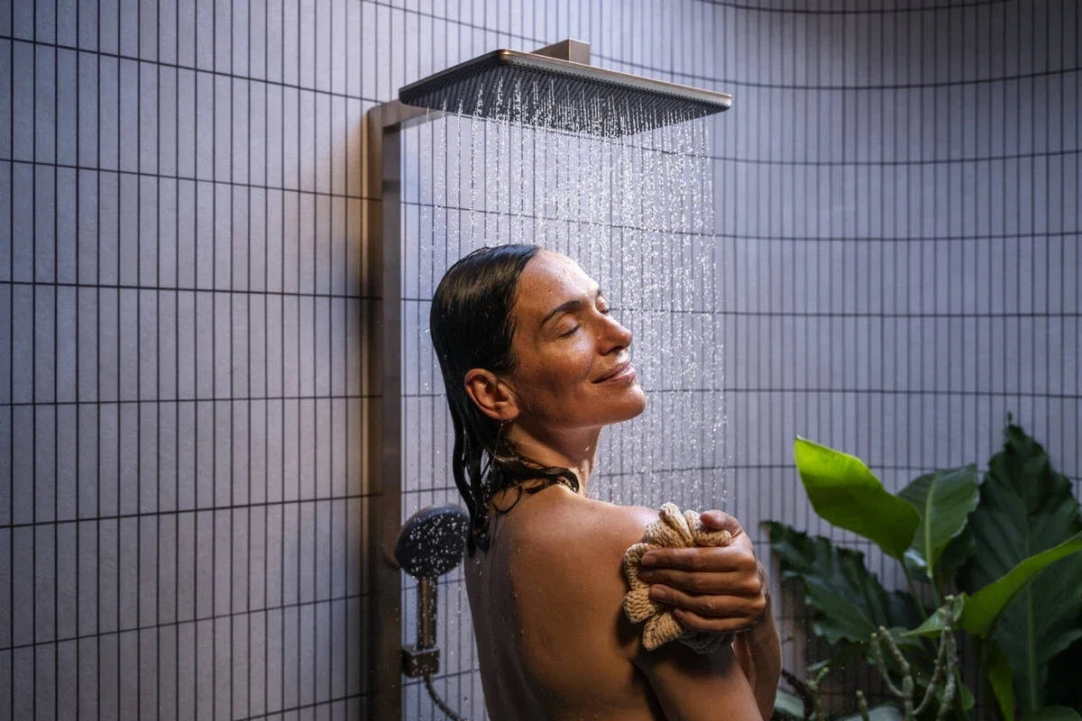 Душевая система Hansgrohe Raindance Alive Q 340/210 1jet ShowerSelect Comfort Brushed Bronze 24580140 обзор - фото 8