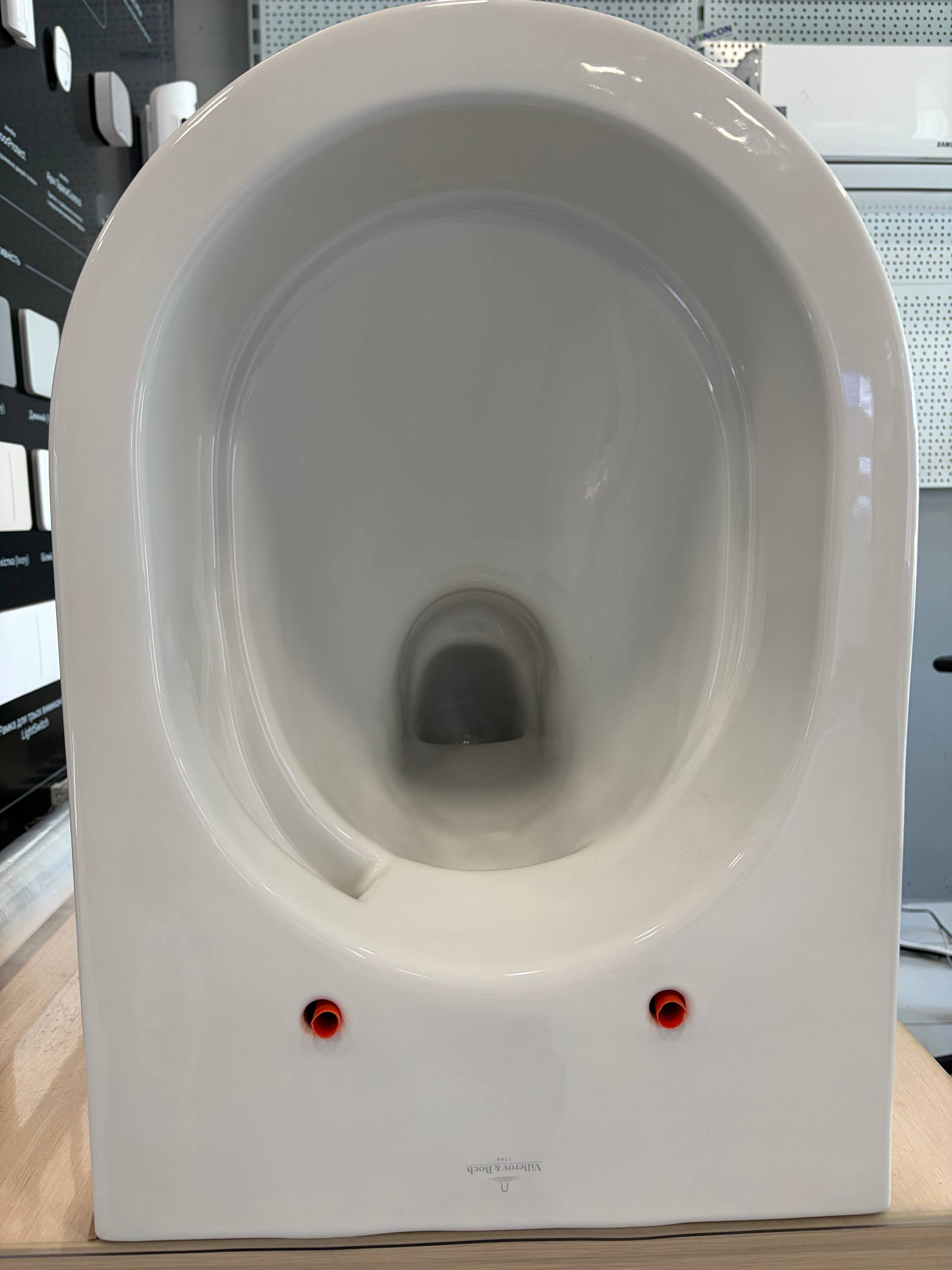 Унитаз подвесной Villeroy&Boch Architectura с сиденьем Slow closing 4694CL01 Уценка цена 16568 грн - фотография 2