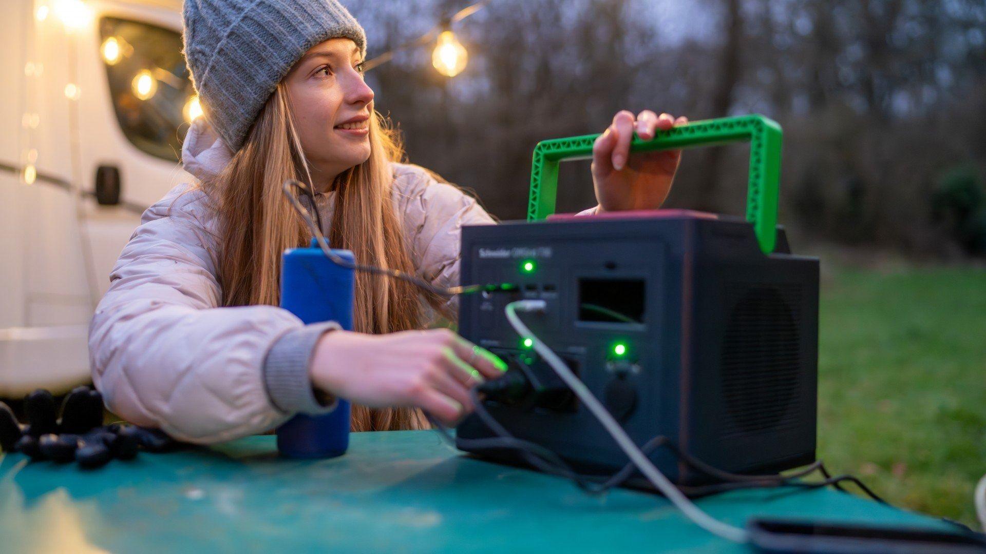 Портативная зарядная станция Schneider Electric 700Вт / 730Вт*час (PPS730-GR) характеристики - фотография 7