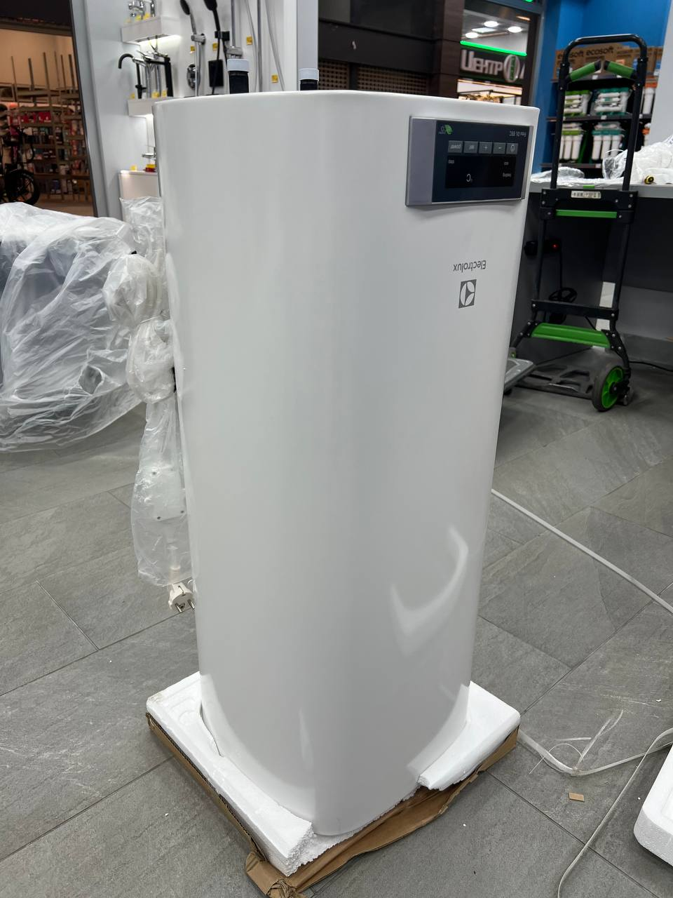 Водонагрівач Electrolux EWH 50 Fmx DL EEC Уцінка ціна 9576 грн - фотографія 2