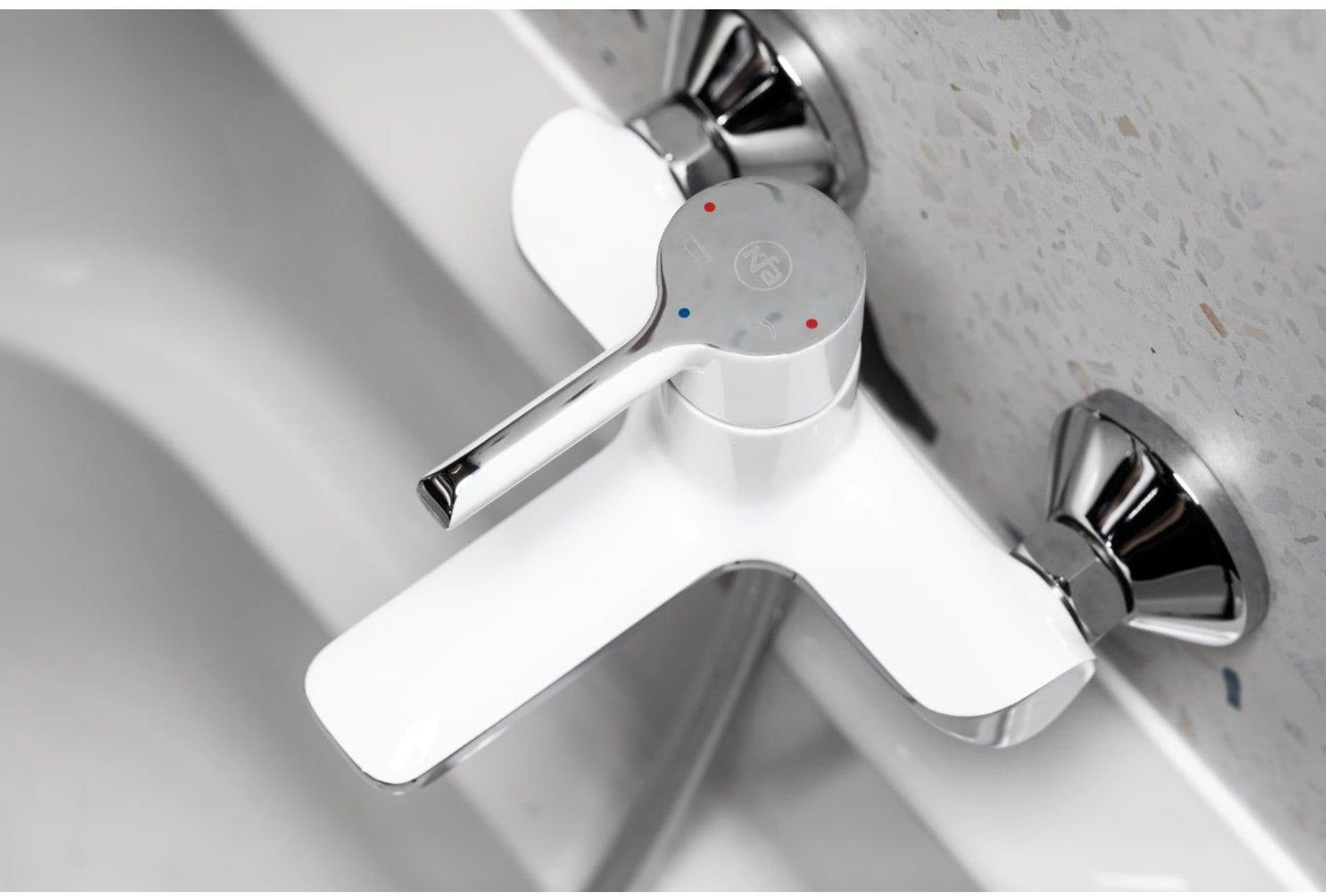 в продаже Смеситель для ванны KFA Armatura Angelit White/Chrome 4724-010-40 - фото 3