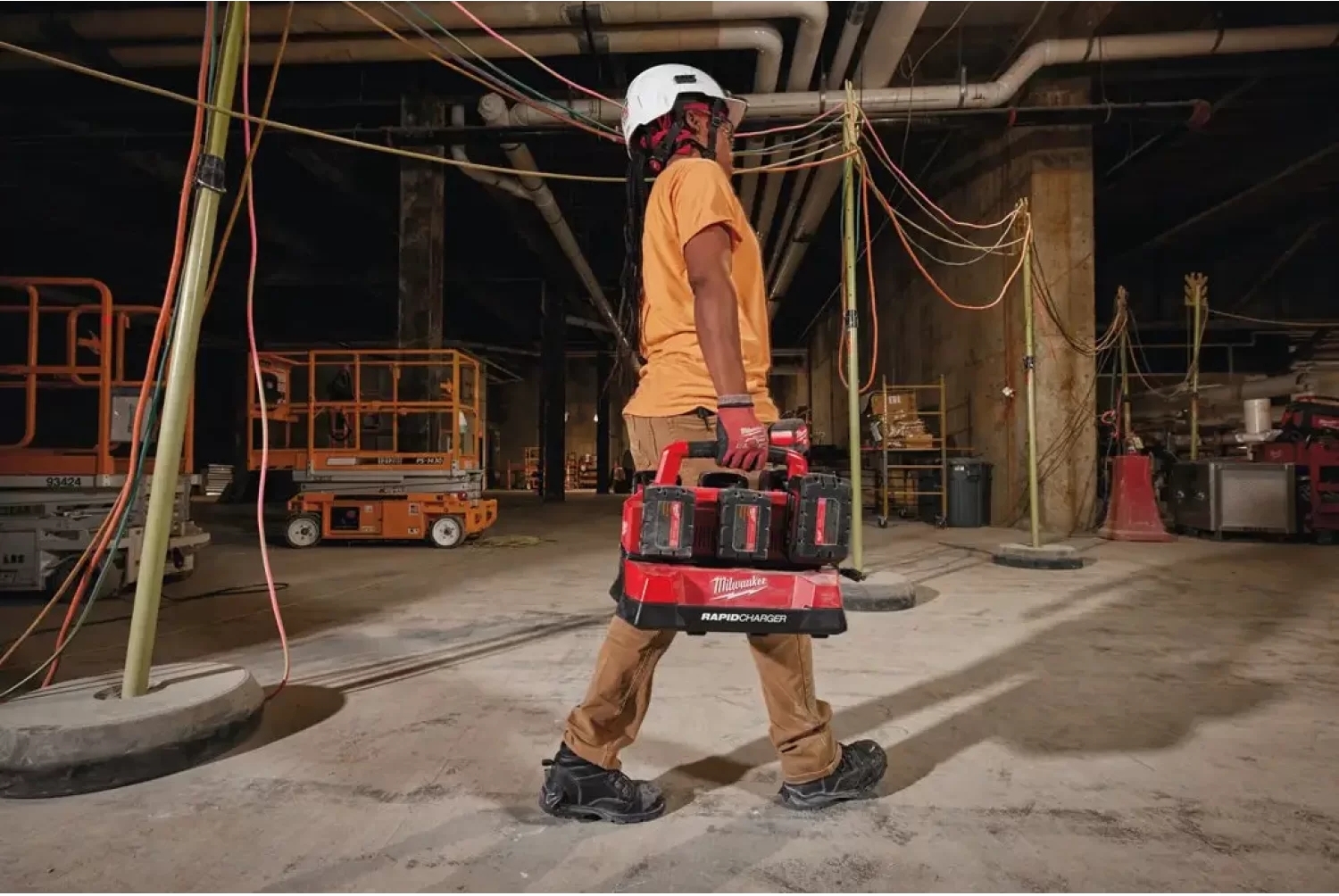 Зарядное устройство Milwaukee M18 PC6 EU 6x18 В (4932480162) обзор - фото 8