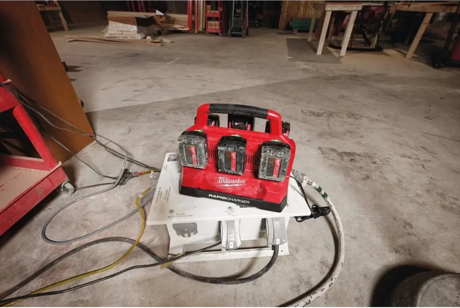 Зарядное устройство Milwaukee M18 PC6 EU 6x18 В (4932480162) внешний вид - фото 9