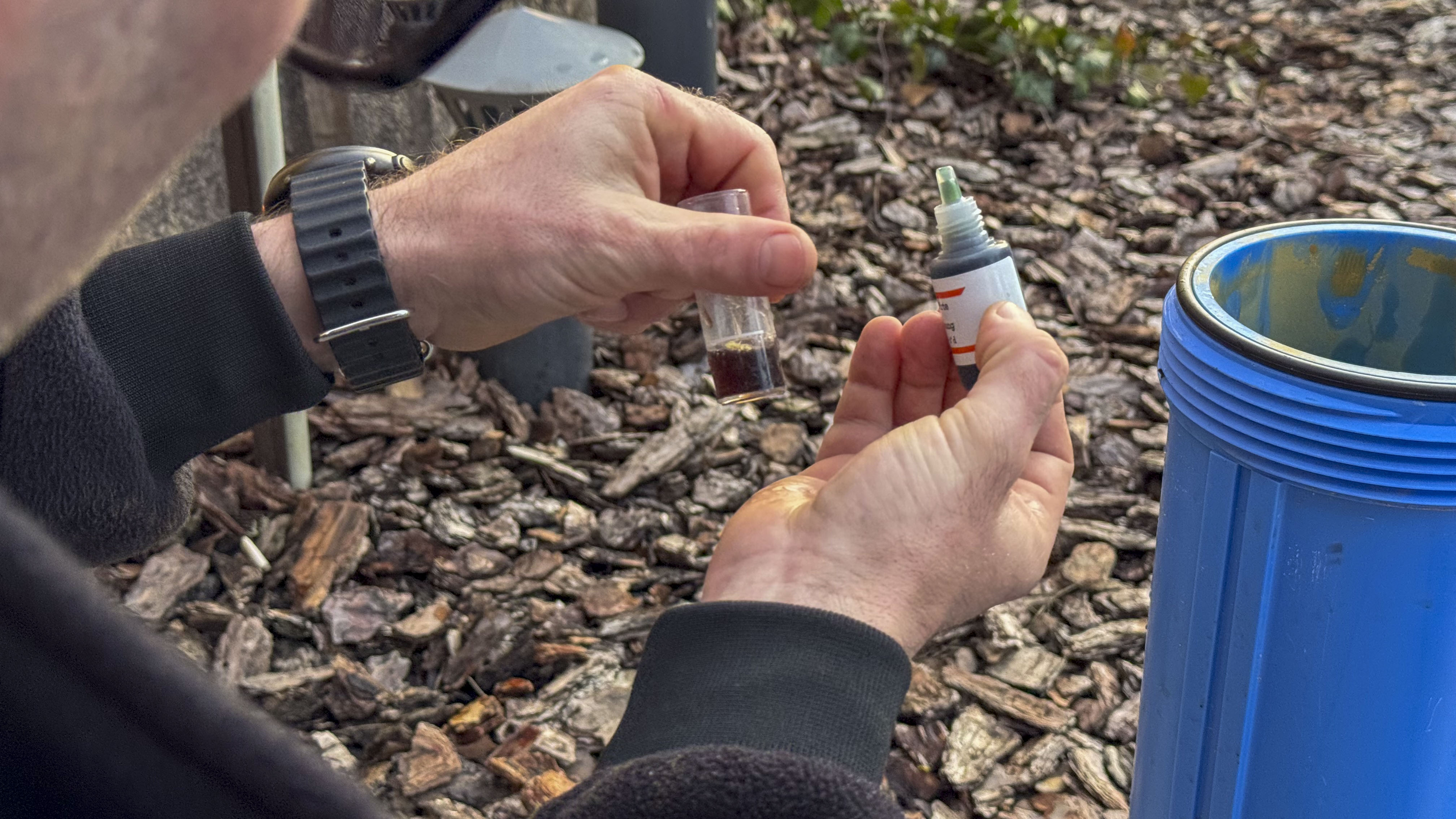 Перевірка жорсткості та концентрації заліза за допомогою реагентів